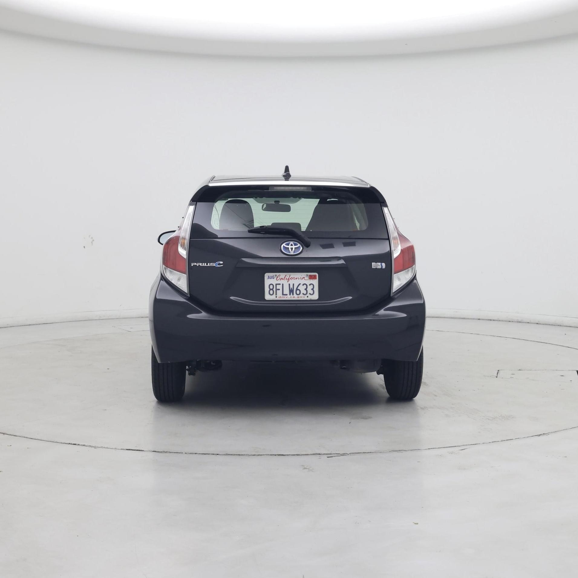 Thumbnail: 2015 Toyota Prius c - 6