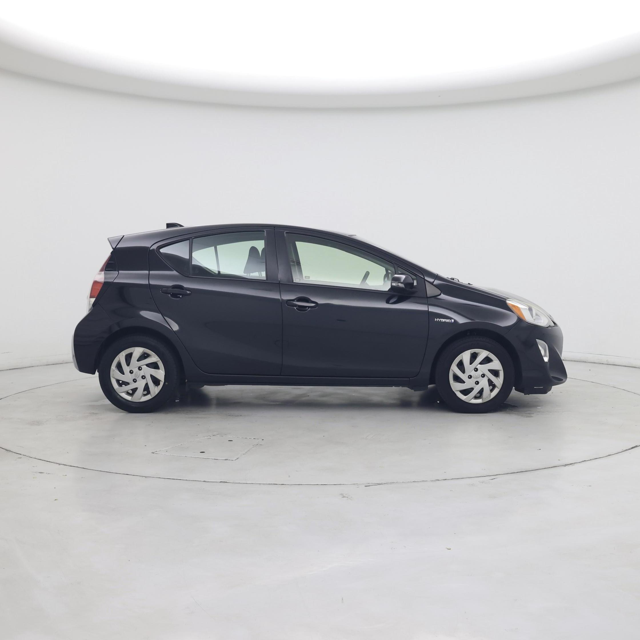 Thumbnail: 2015 Toyota Prius c - 7