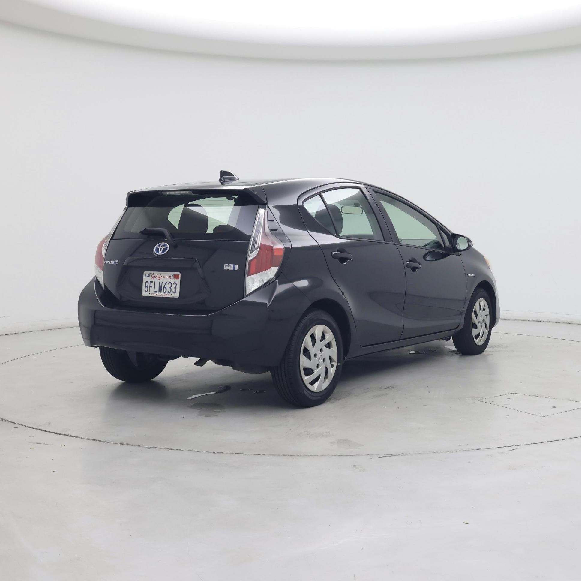 Thumbnail: 2015 Toyota Prius c - 8