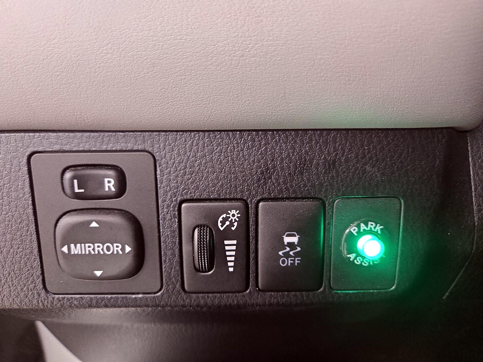 Thumbnail: 2015 Toyota RAV4 - 13