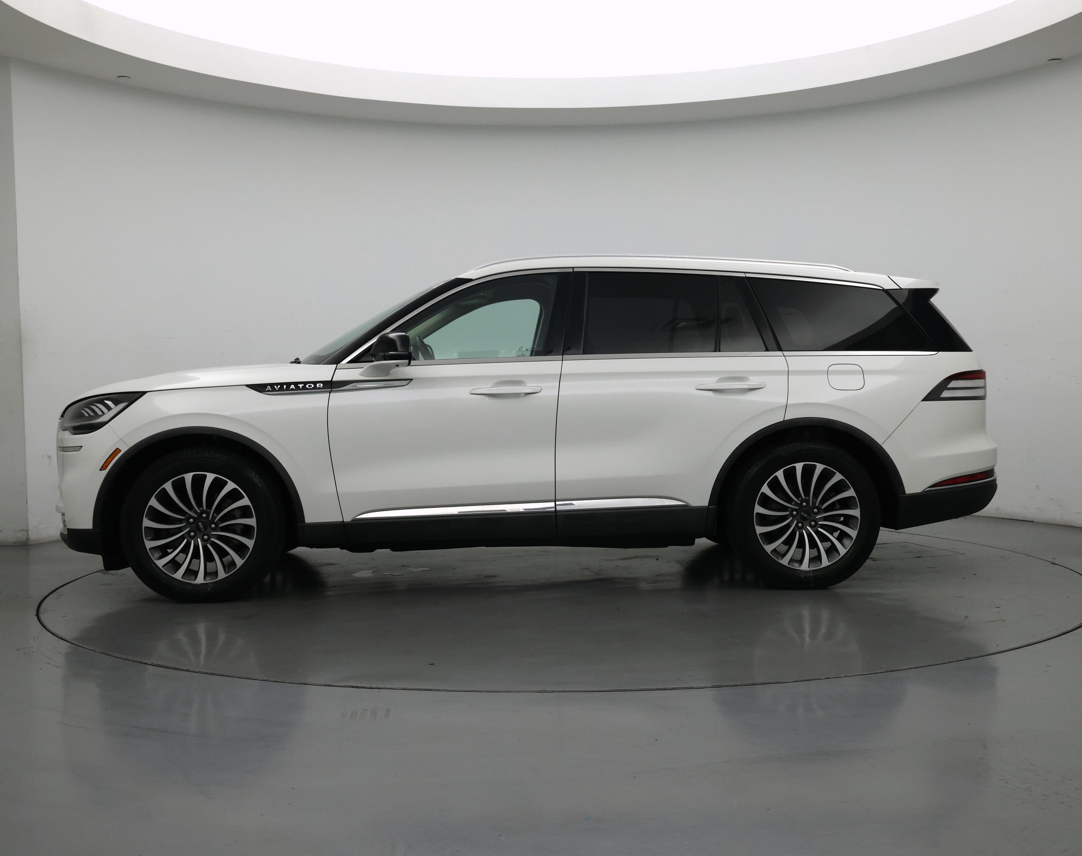 Thumbnail: 2020 Lincoln Aviator - 3