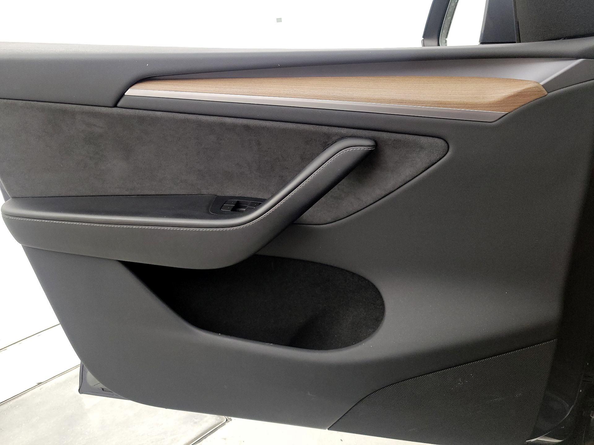 Thumbnail: 2023 Tesla Model Y - 12