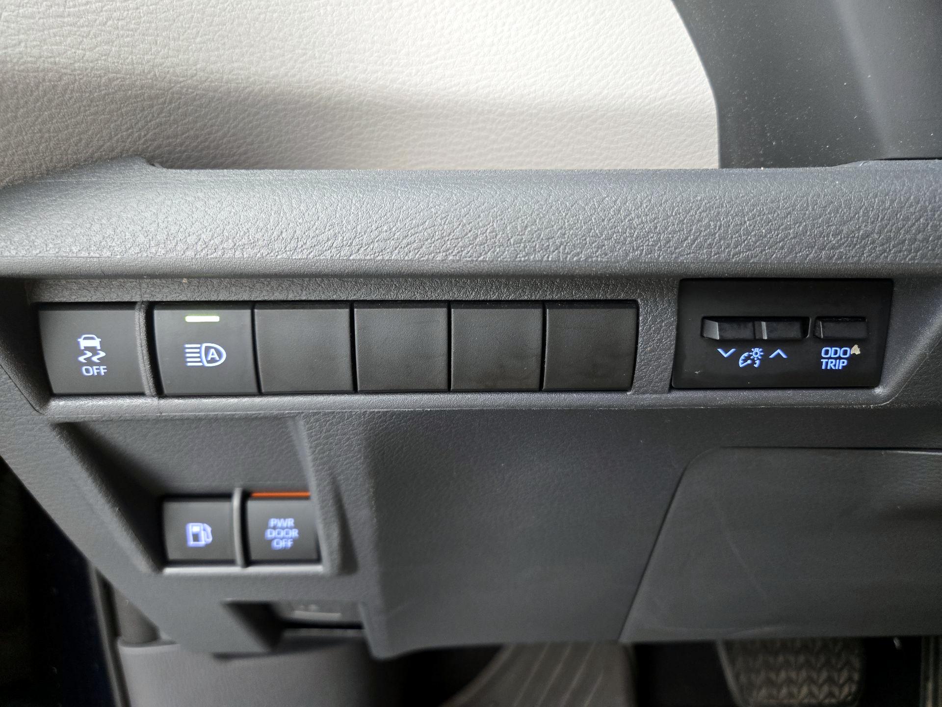 Thumbnail: 2021 Toyota Sienna - 13