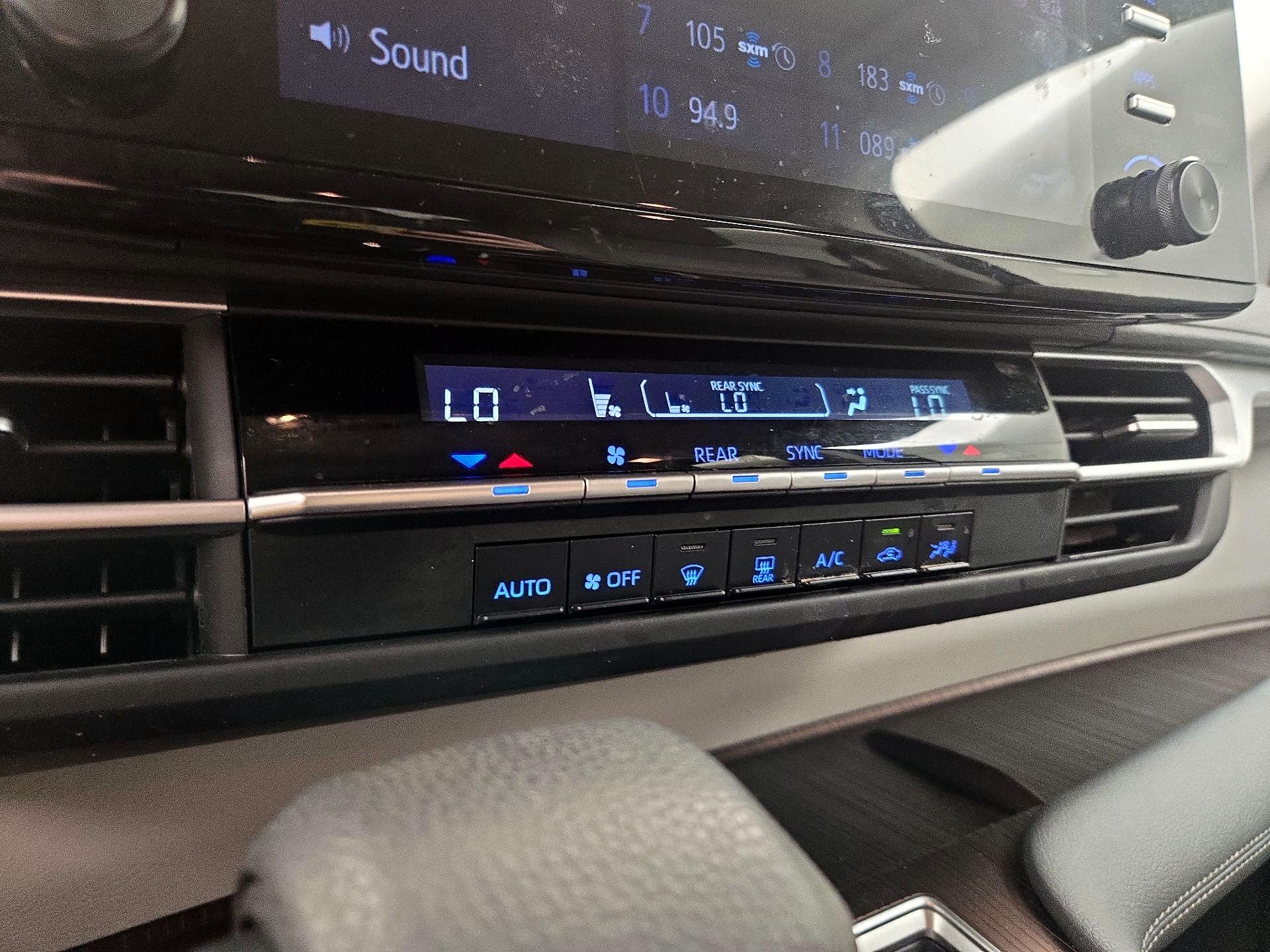 Thumbnail: 2021 Toyota Sienna - 16