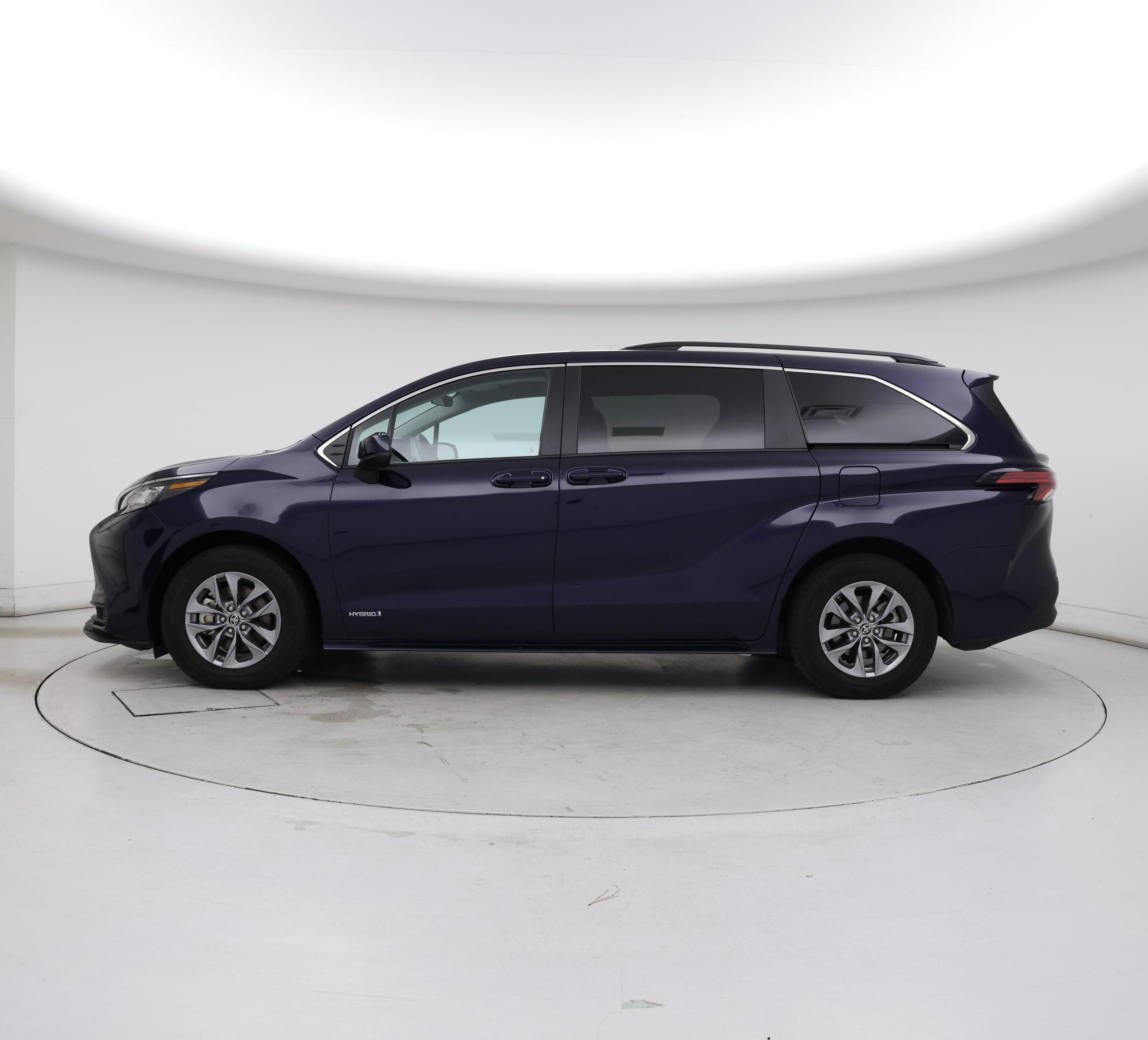 Thumbnail: 2021 Toyota Sienna - 3