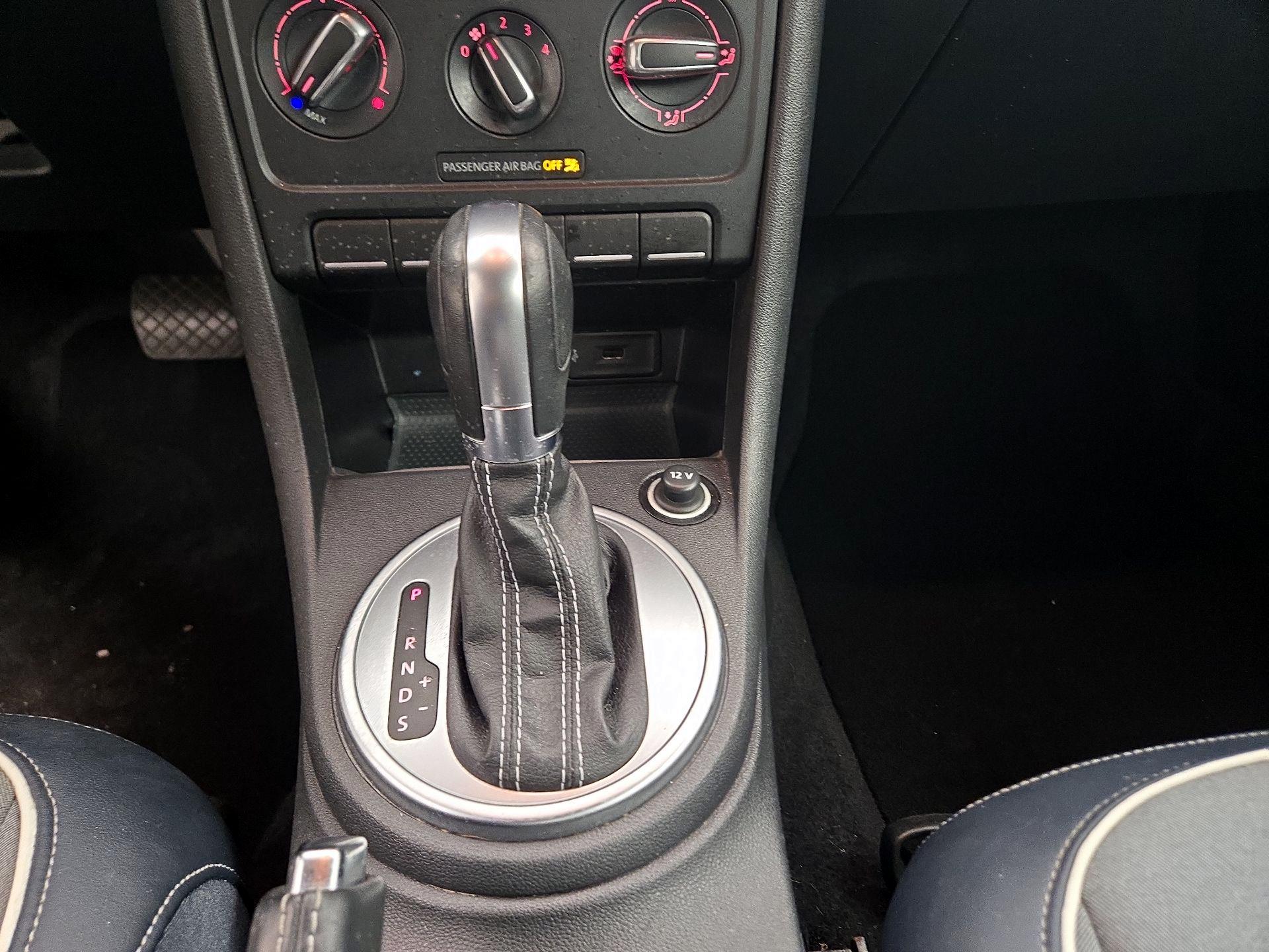 Thumbnail: 2016 Volkswagen Beetle - 16