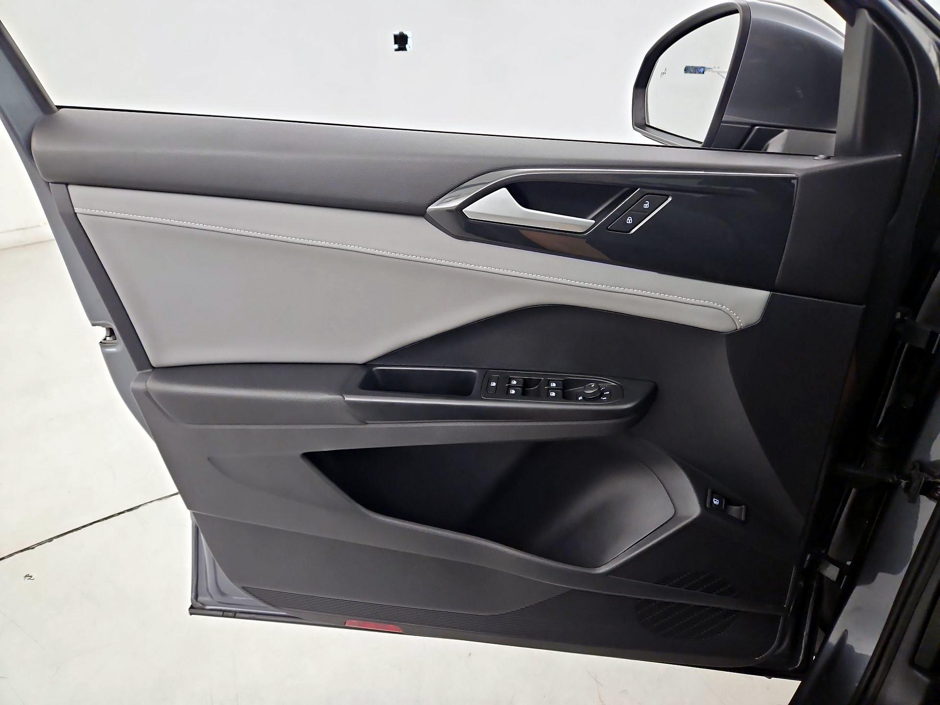 Thumbnail: 2022 Volkswagen Taos - 12