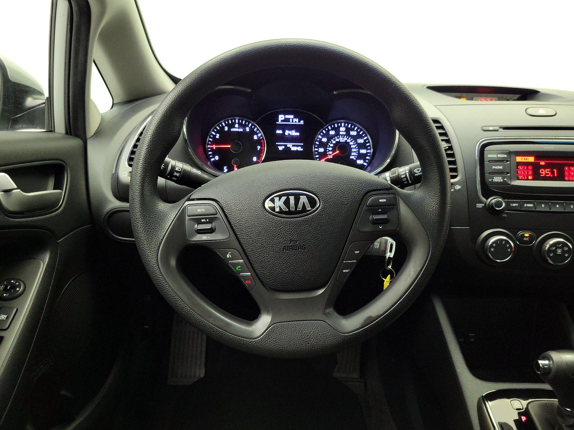 Thumbnail: 2017 Kia Forte - 10