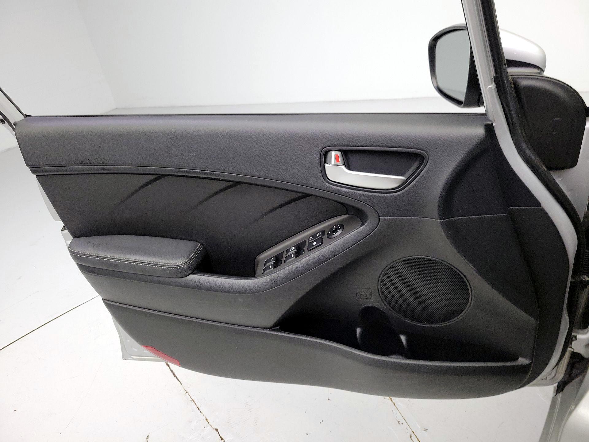Thumbnail: 2017 Kia Forte - 12