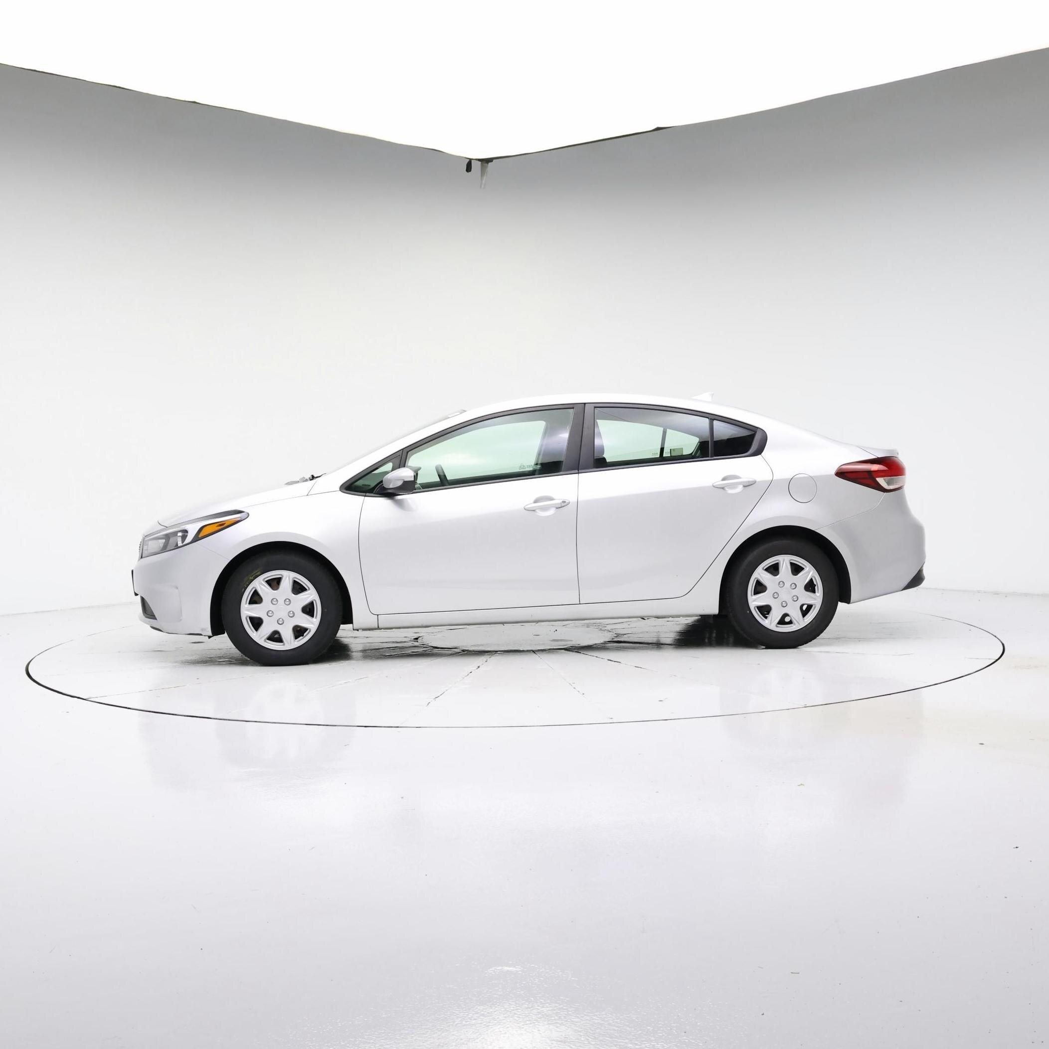 Thumbnail: 2017 Kia Forte - 3