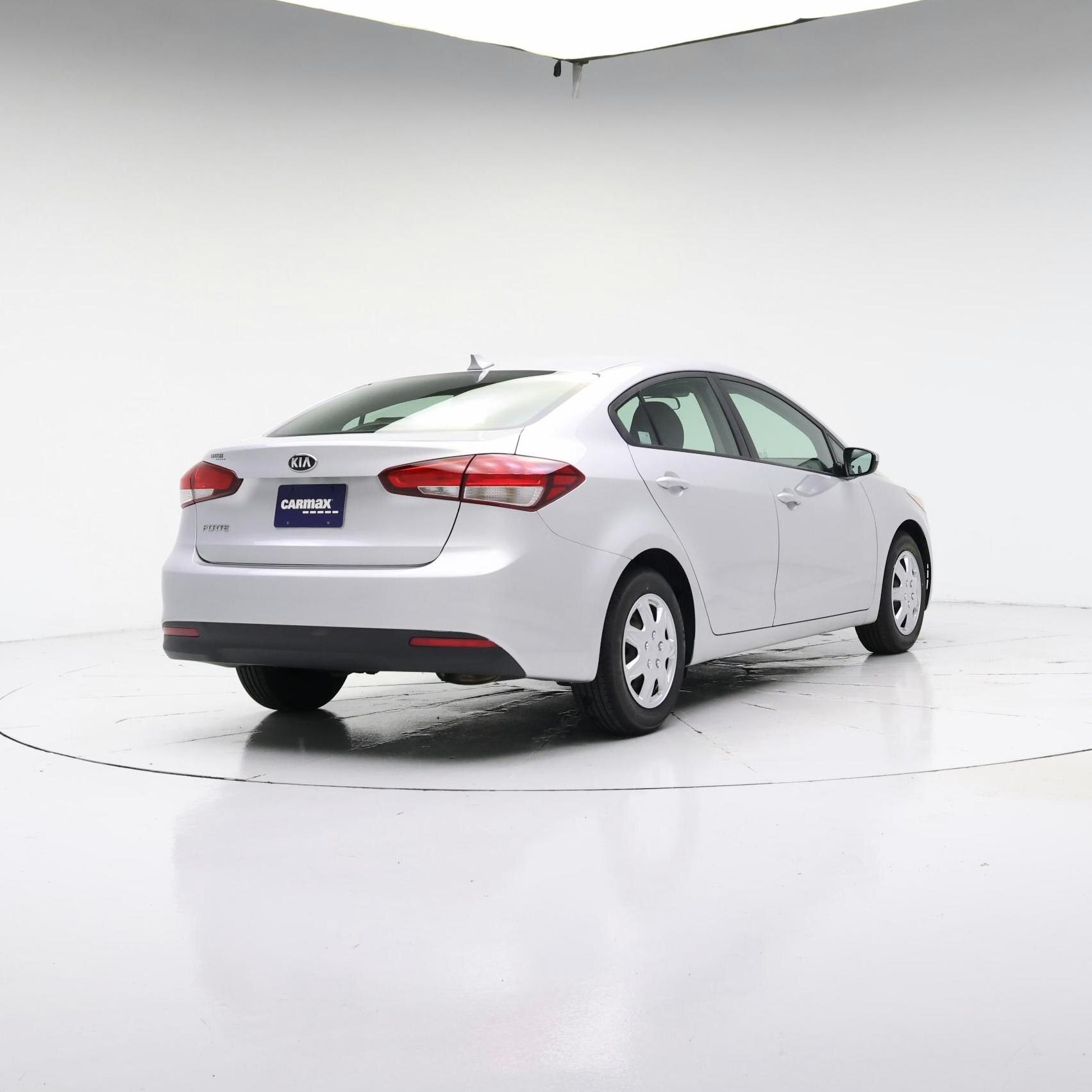 Thumbnail: 2017 Kia Forte - 8