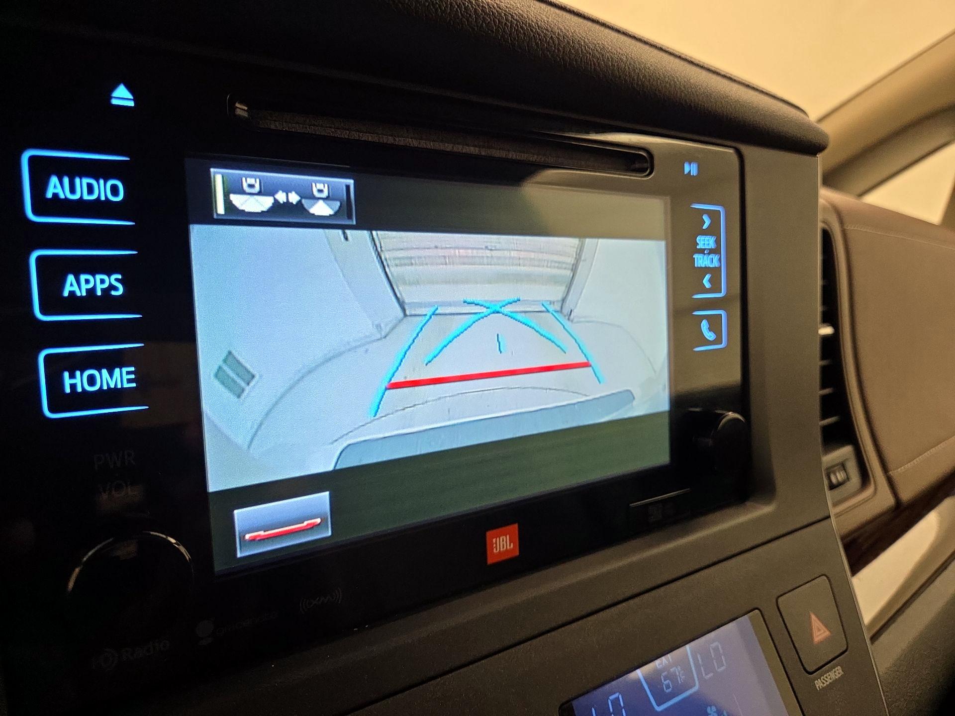 Thumbnail: 2017 Toyota Sienna - 15