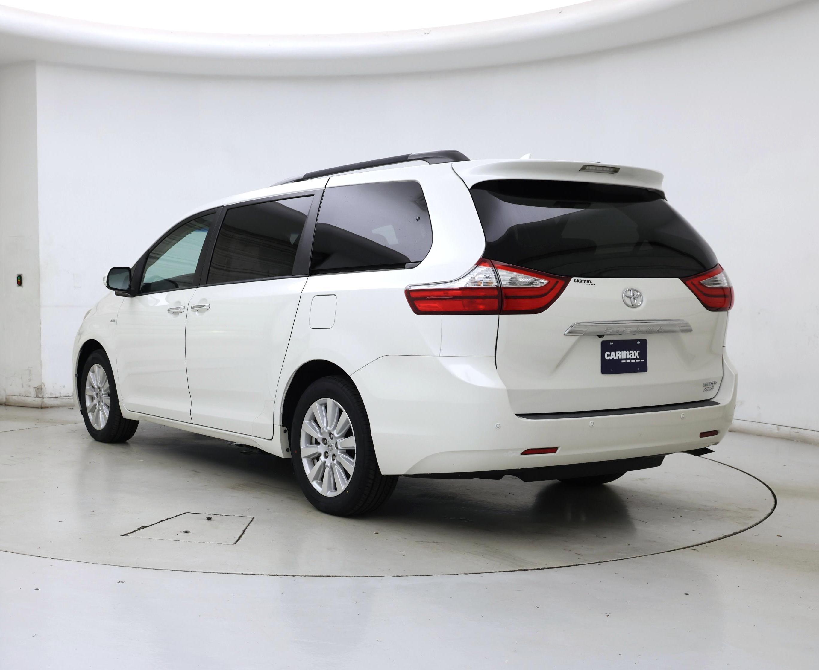 Thumbnail: 2017 Toyota Sienna - 2