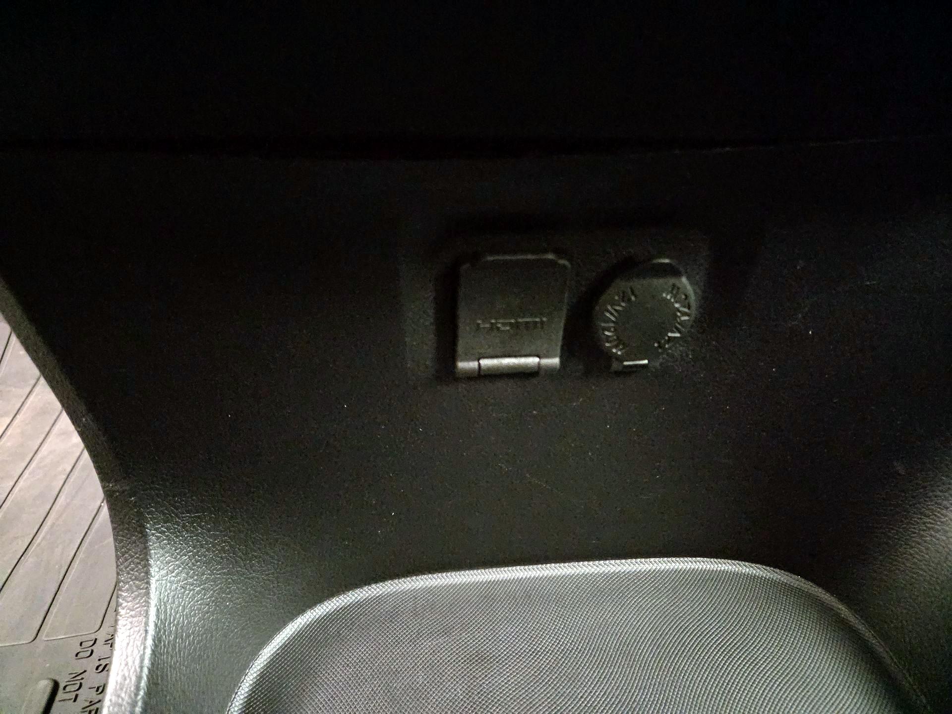 Thumbnail: 2017 Toyota Sienna - 19