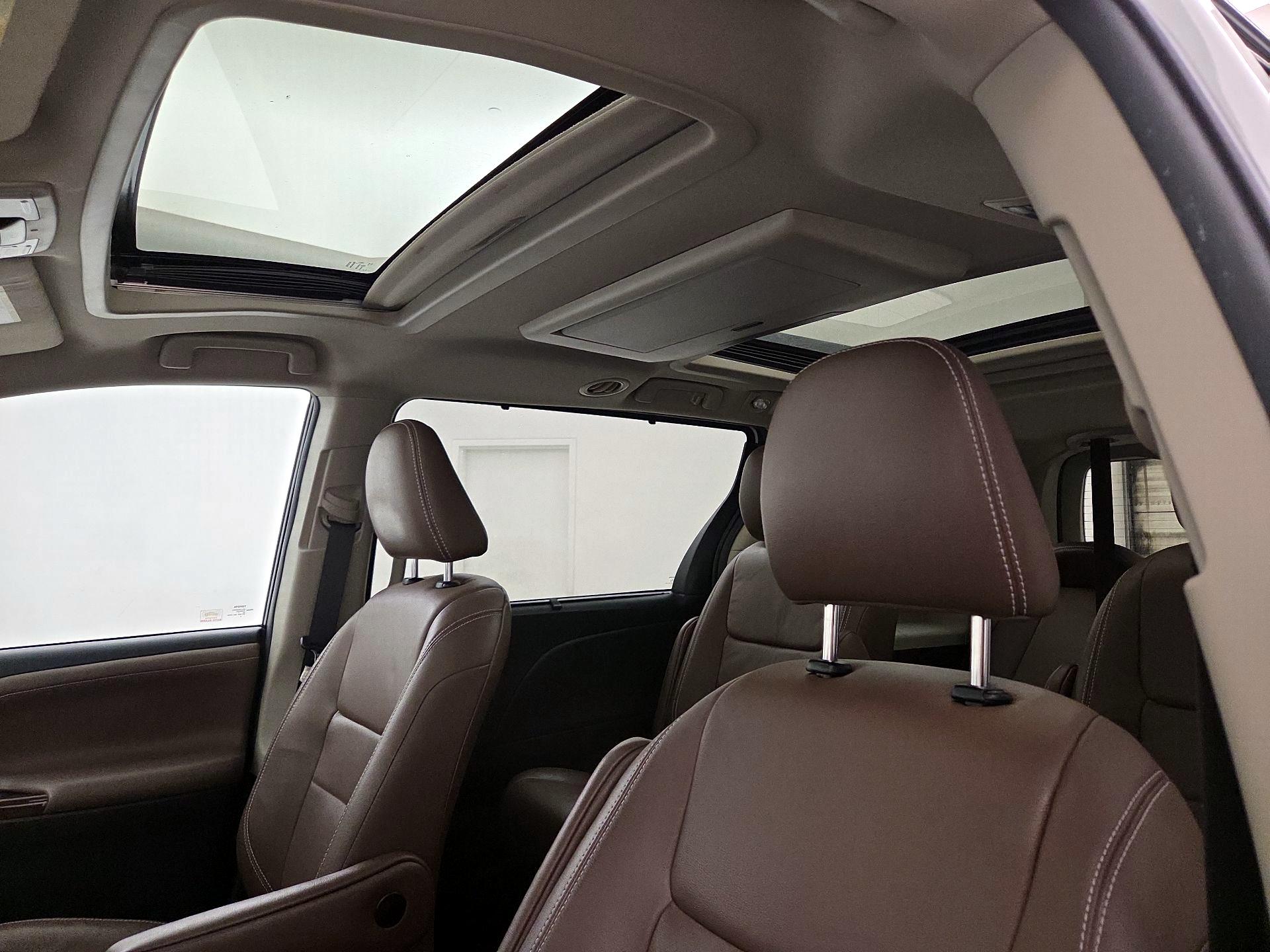 Thumbnail: 2017 Toyota Sienna - 20