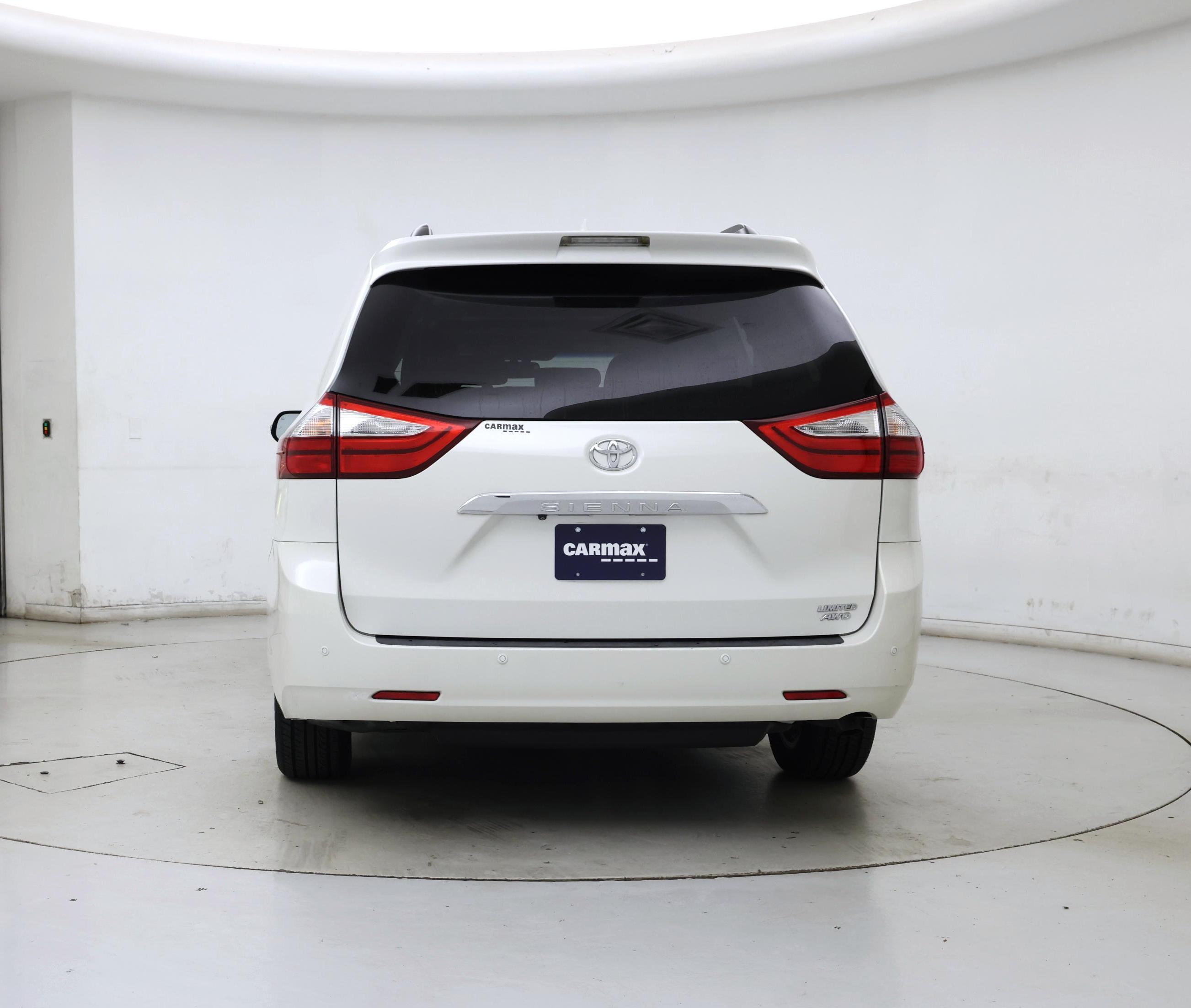 Thumbnail: 2017 Toyota Sienna - 6
