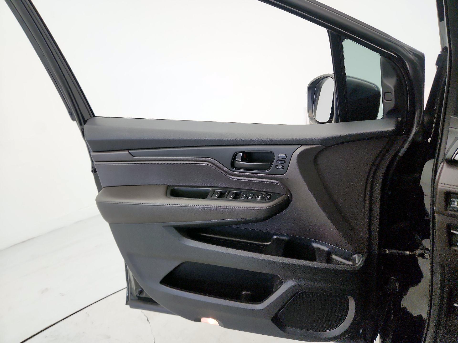 Thumbnail: 2019 Honda Odyssey - 12