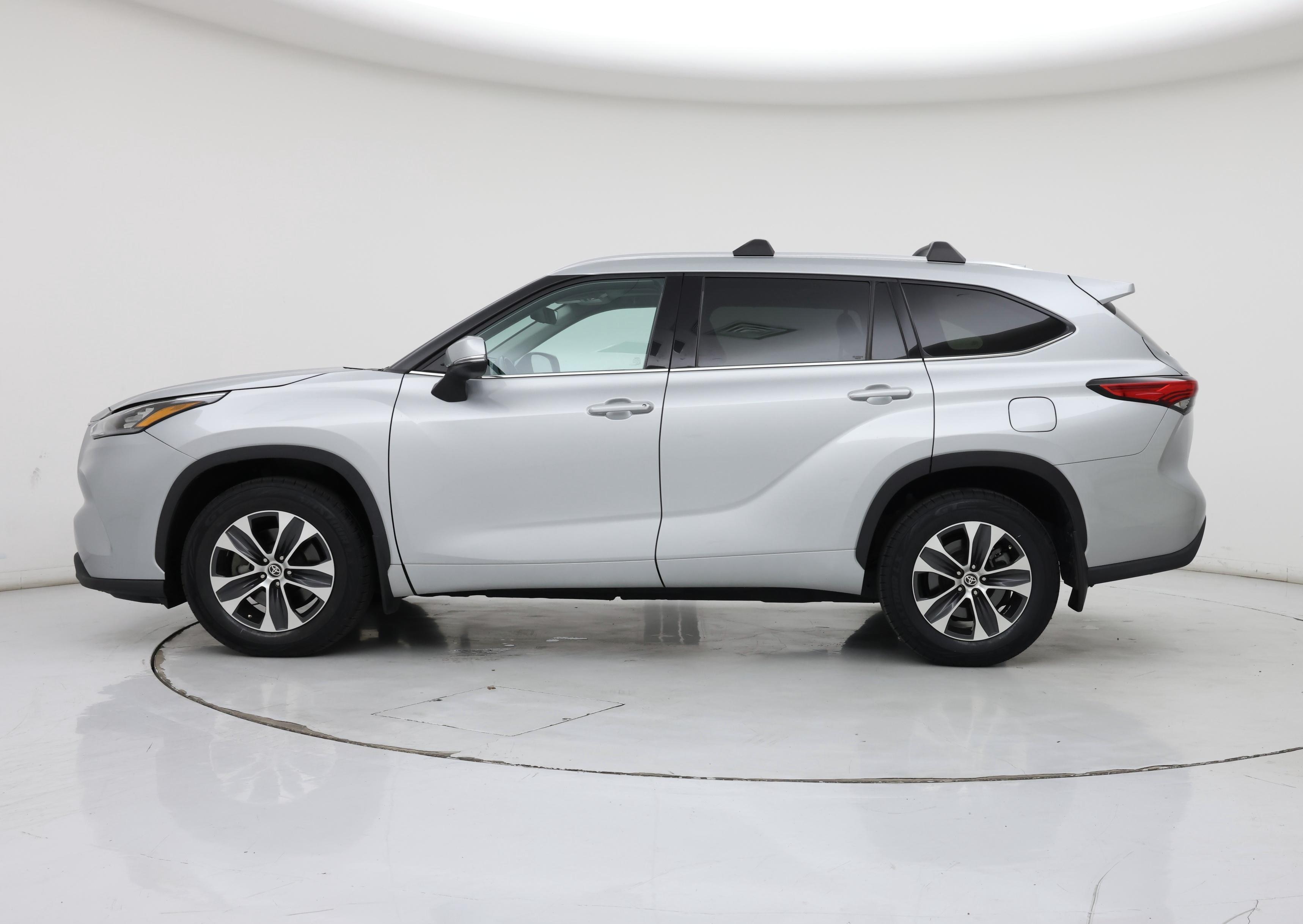 Thumbnail: 2020 Toyota Highlander - 3