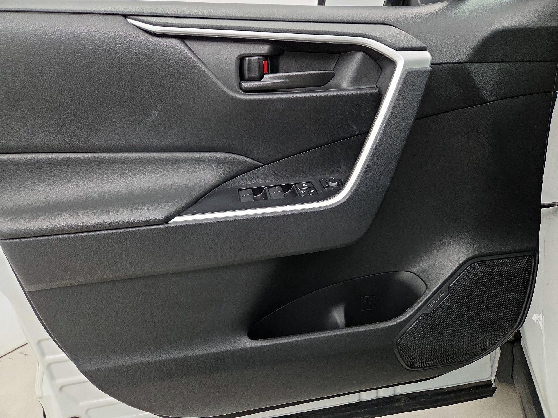 Thumbnail: 2022 Toyota RAV4 - 12