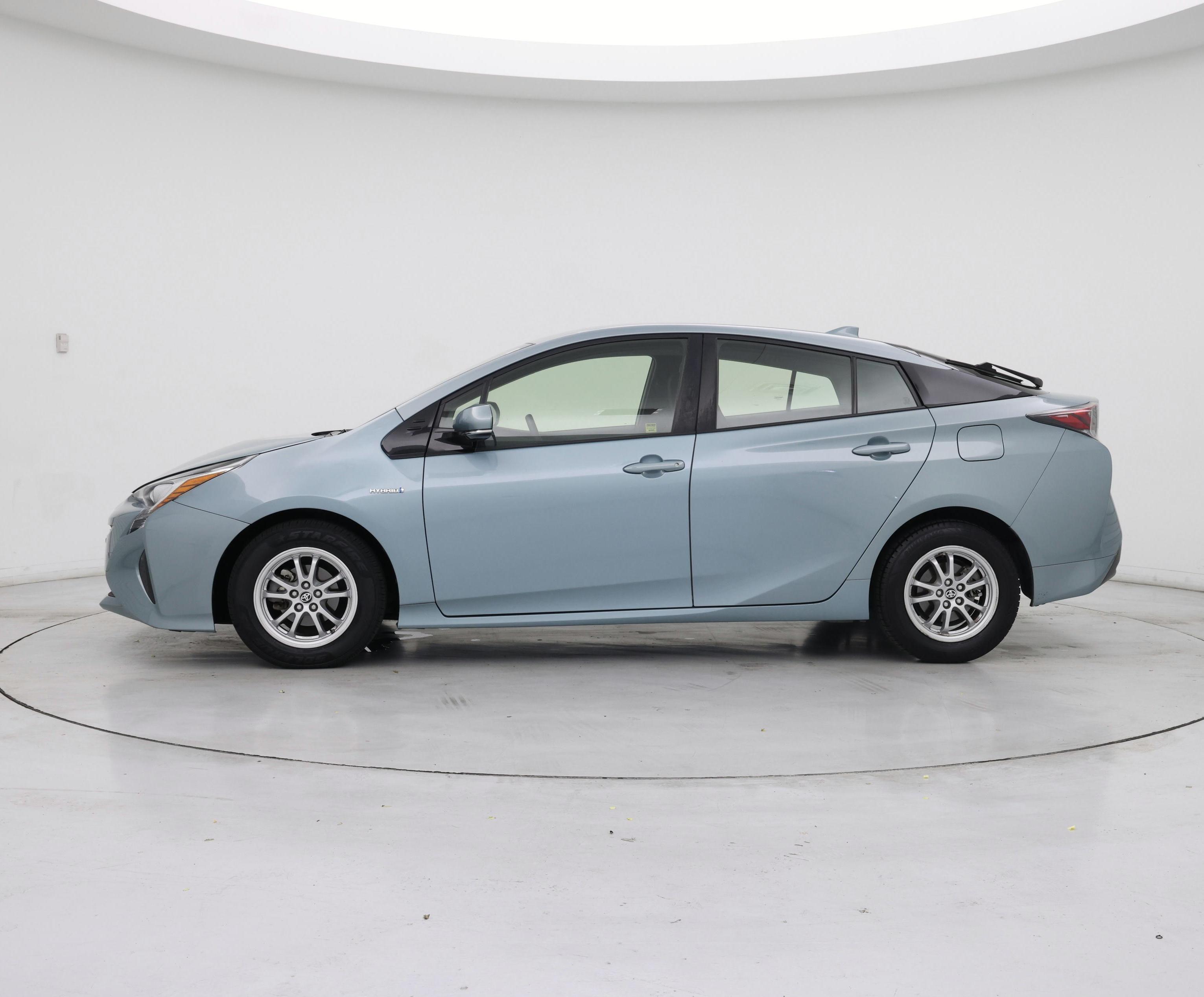 Thumbnail: 2016 Toyota Prius - 3
