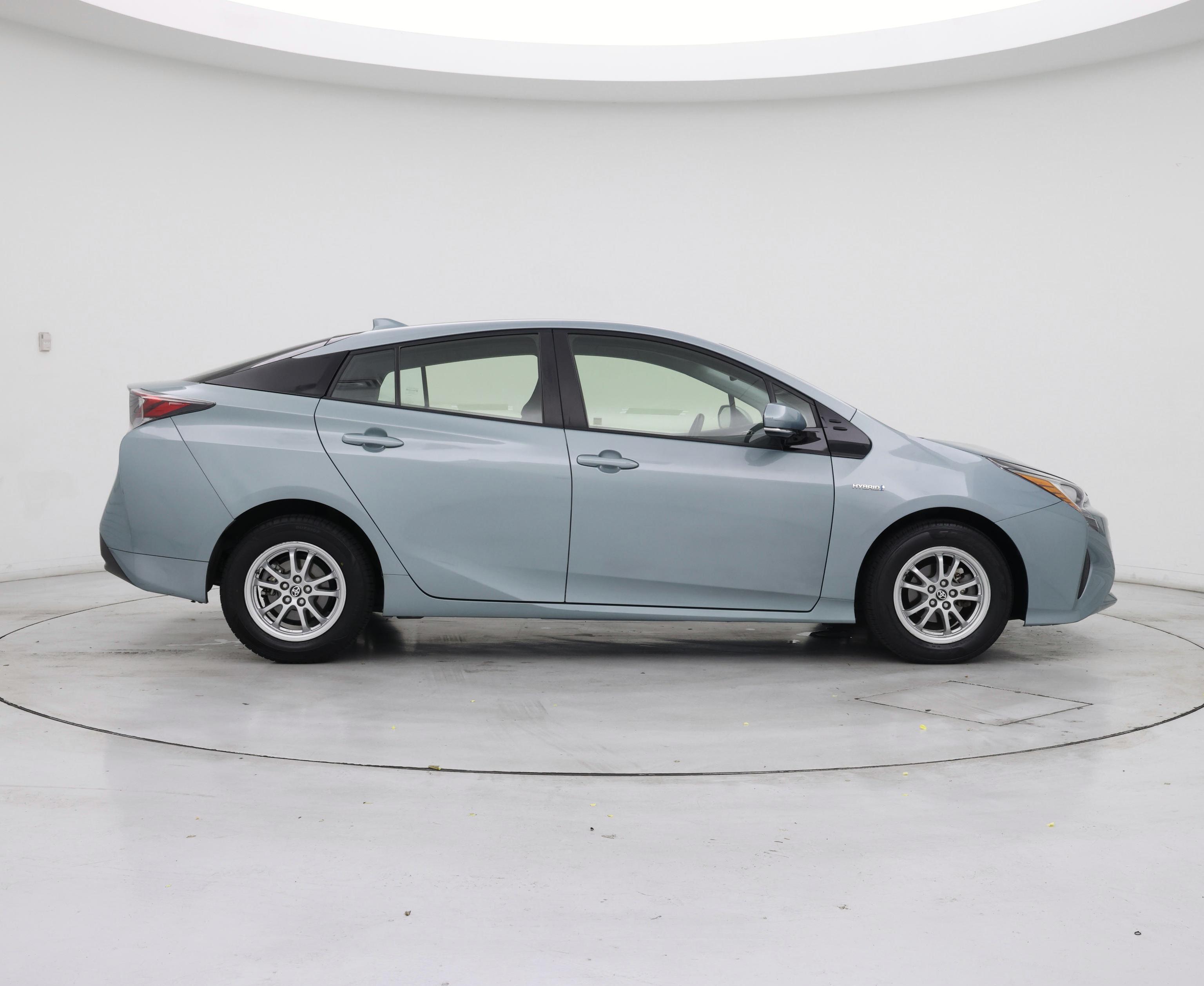 Thumbnail: 2016 Toyota Prius - 7