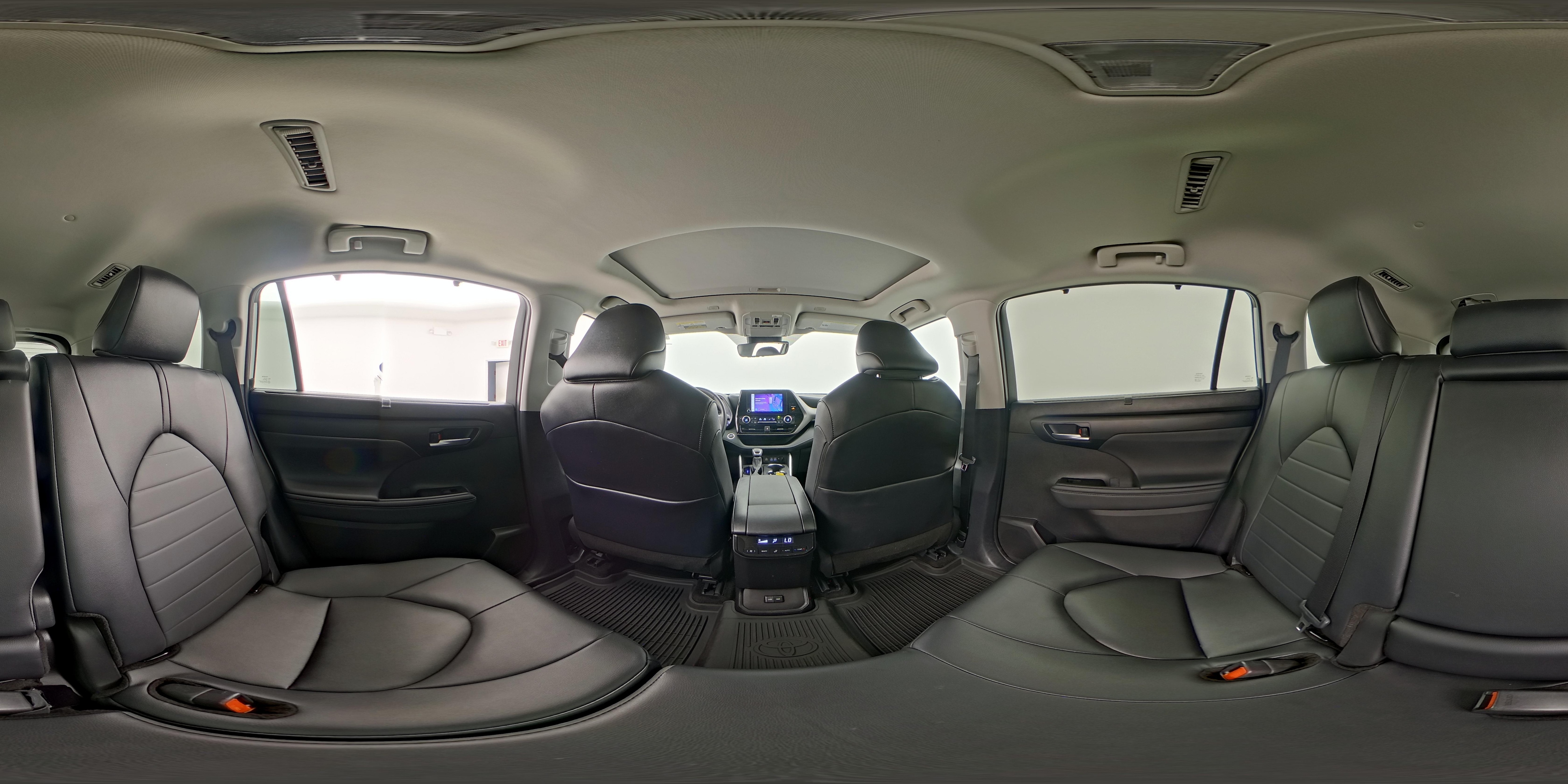 2025 Toyota Highlander XLE - Photo 24