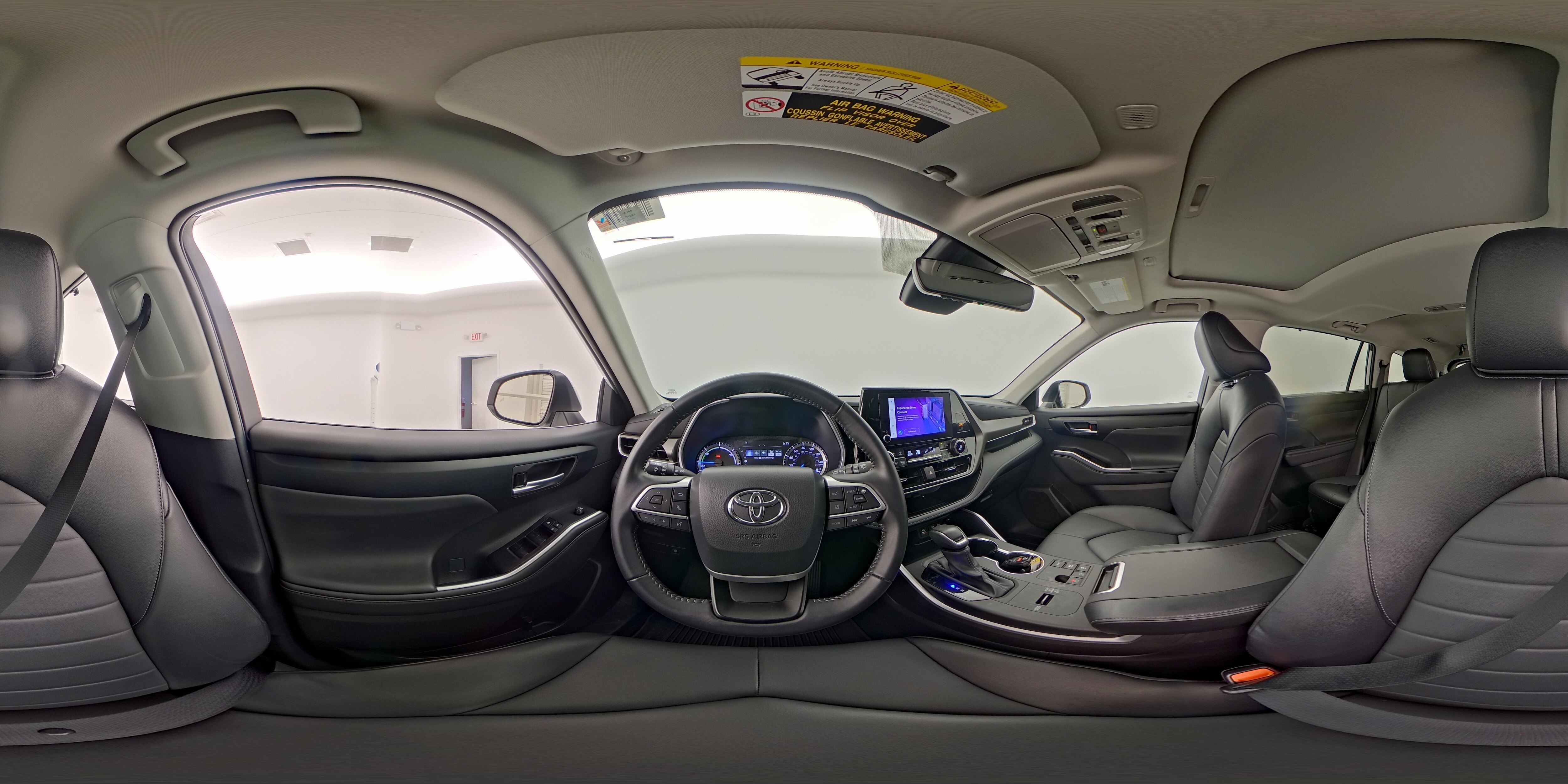 2025 Toyota Highlander XLE - Photo 25