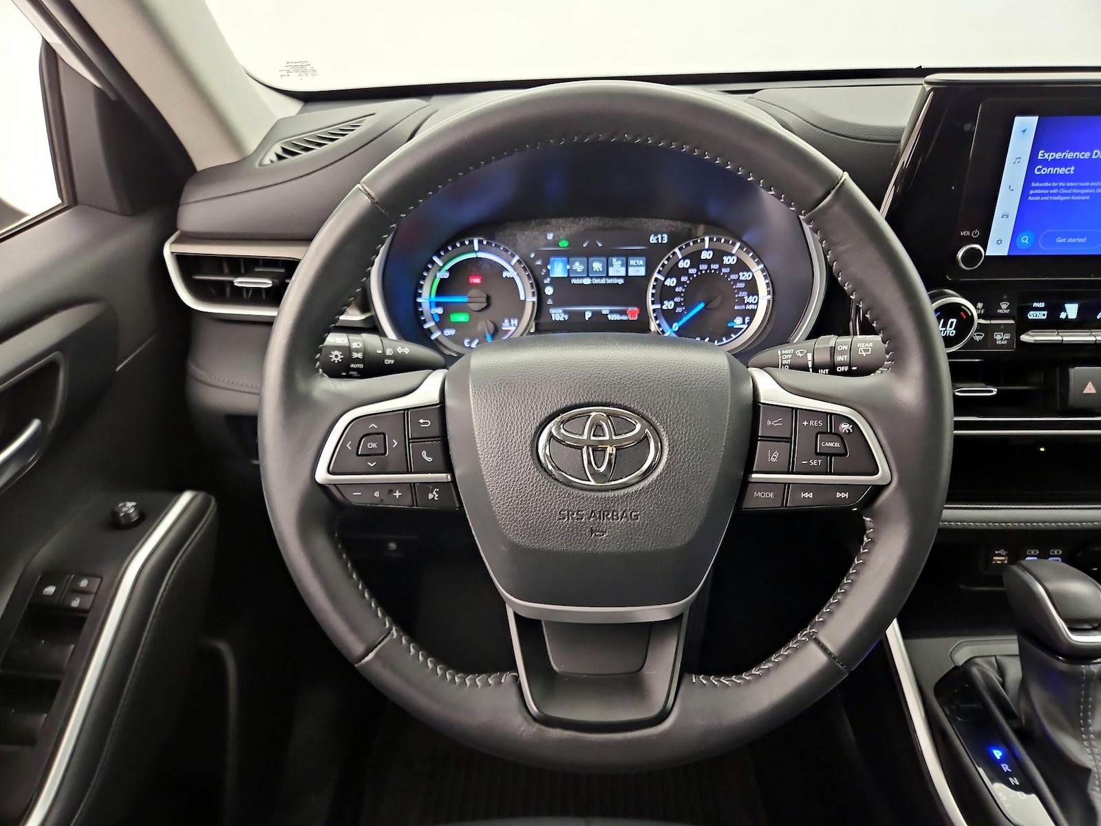 2025 Toyota Highlander XLE - Photo 11