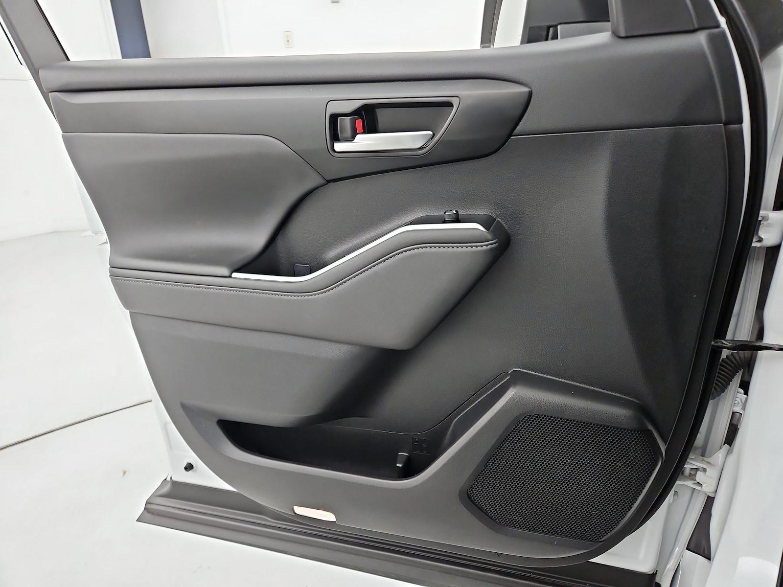 2025 Toyota Highlander XLE - Photo 13