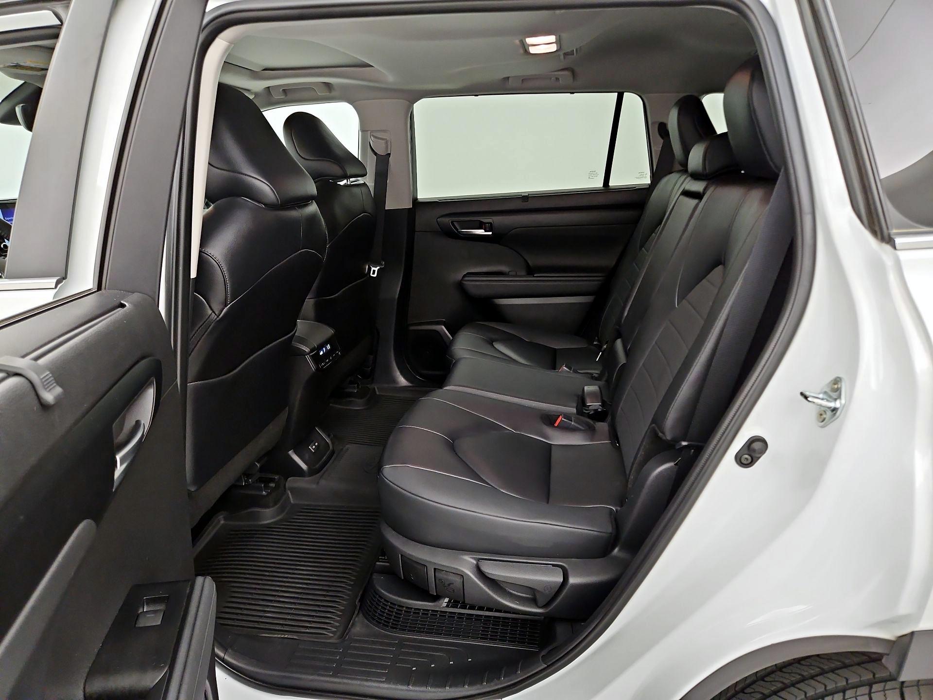Thumbnail: 2025 Toyota Highlander - 16