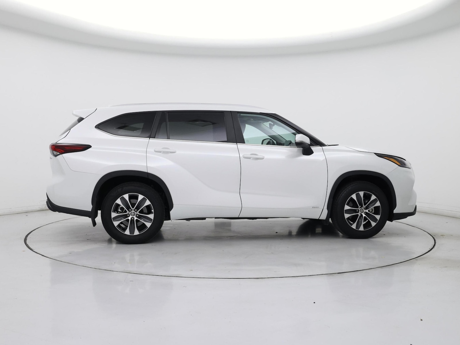 2025 Toyota Highlander XLE - Photo 8