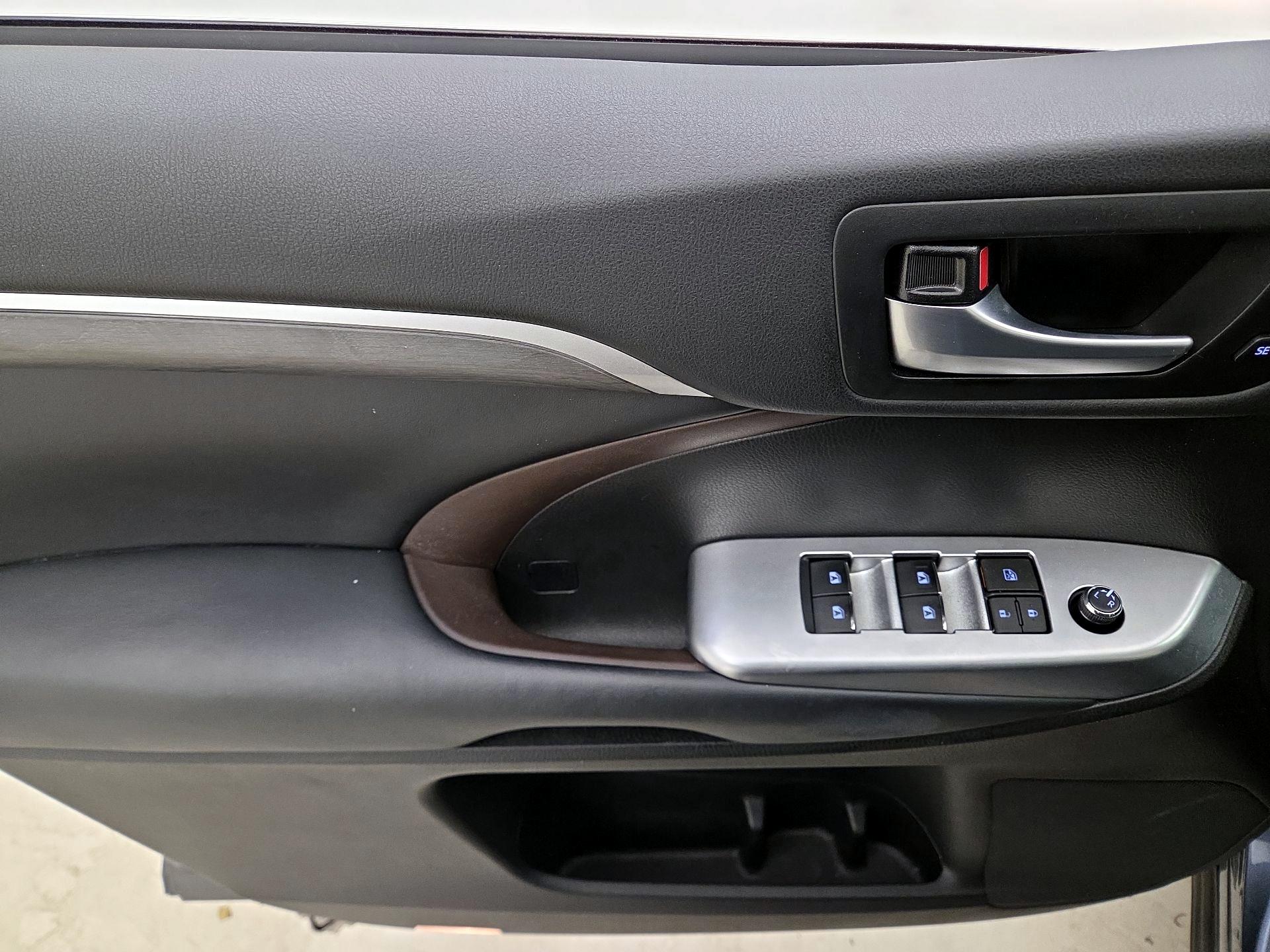Thumbnail: 2018 Toyota Highlander - 12