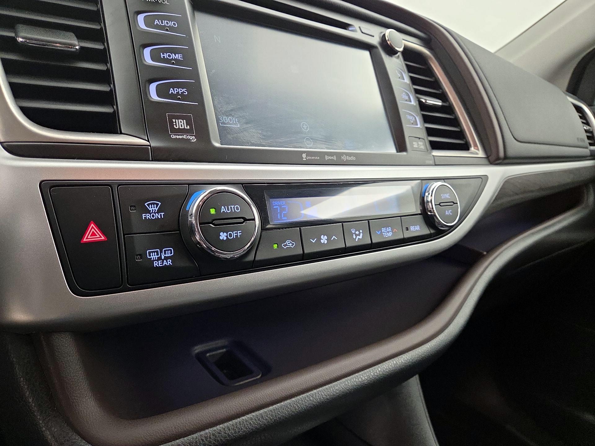 Thumbnail: 2018 Toyota Highlander - 16