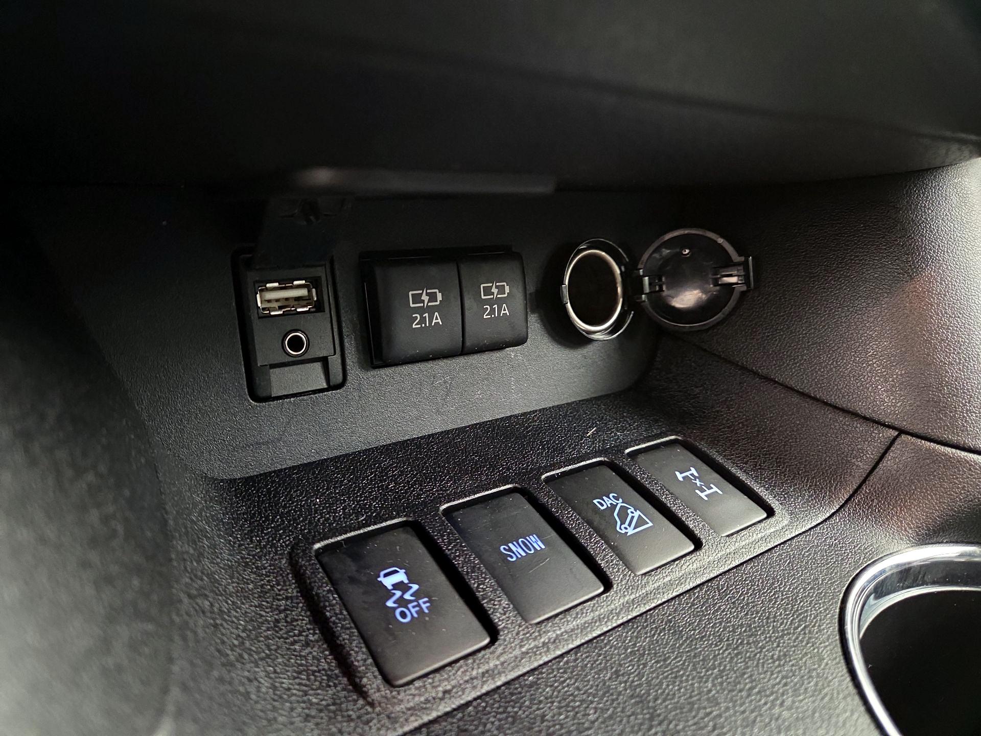 Thumbnail: 2018 Toyota Highlander - 18