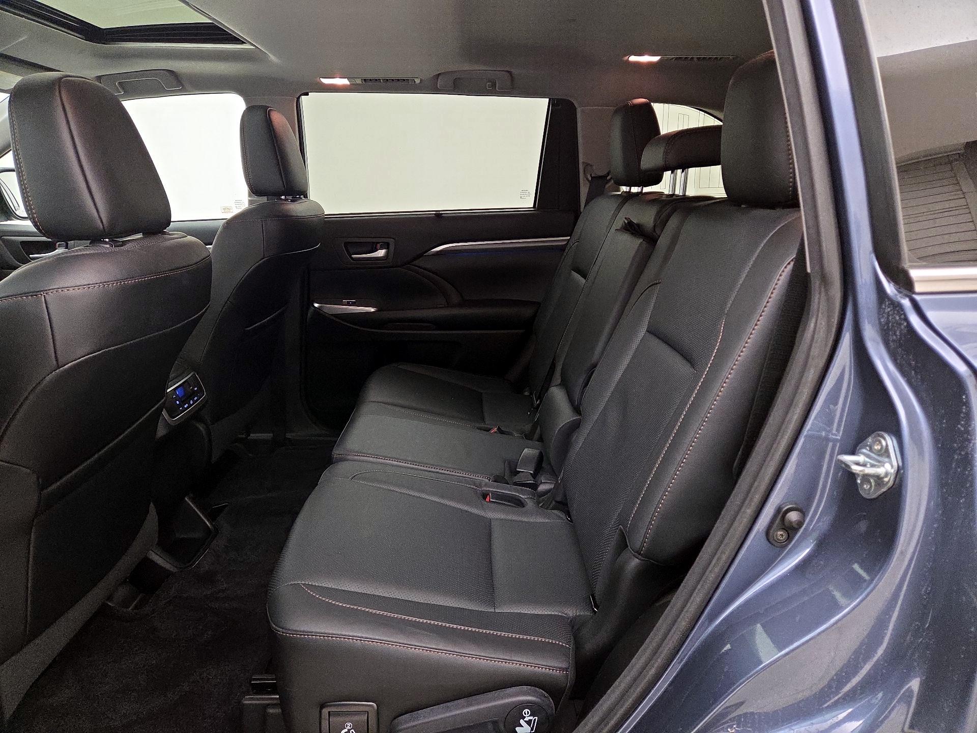 Thumbnail: 2018 Toyota Highlander - 20