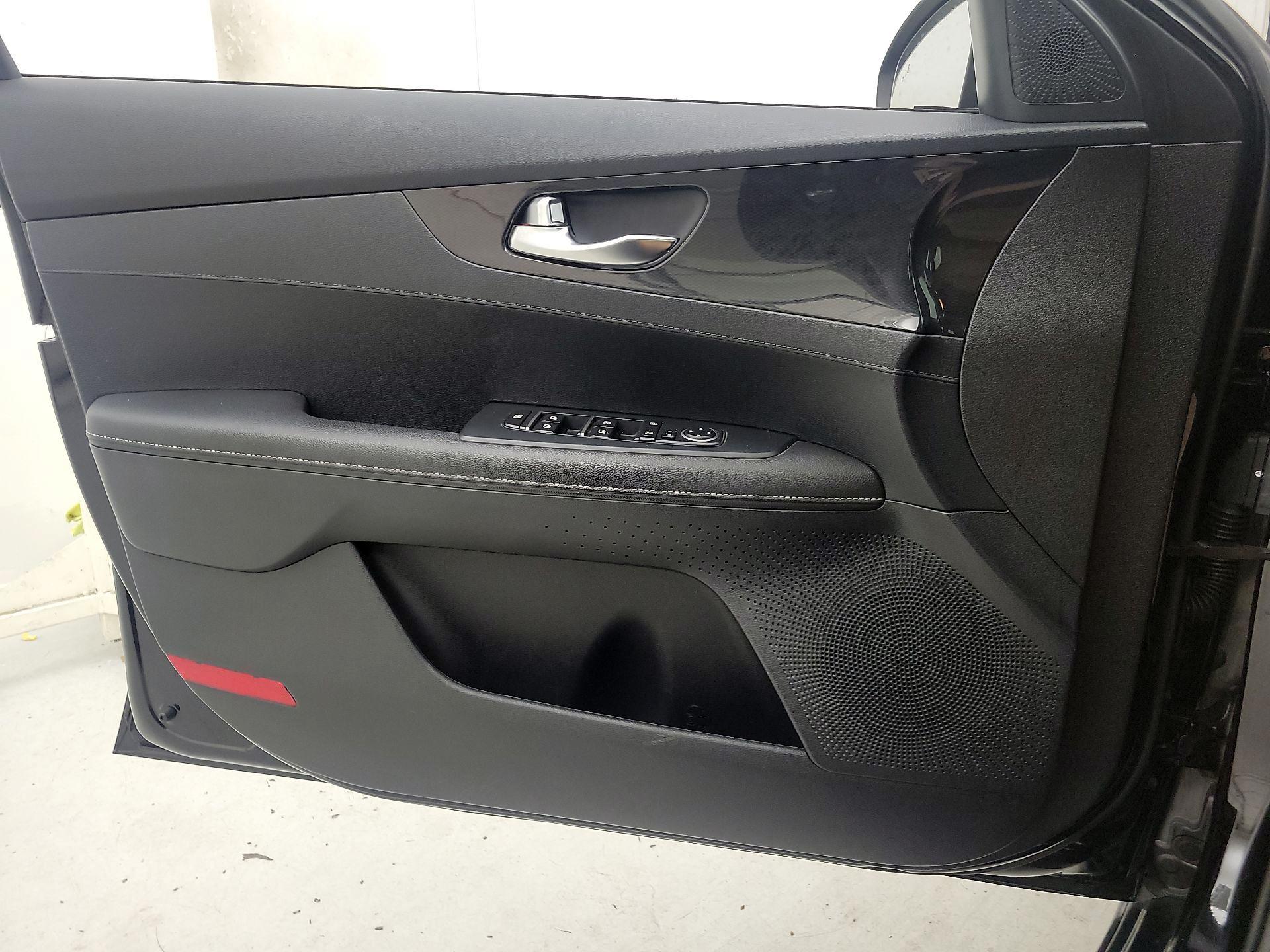 Thumbnail: 2020 Kia Forte - 12