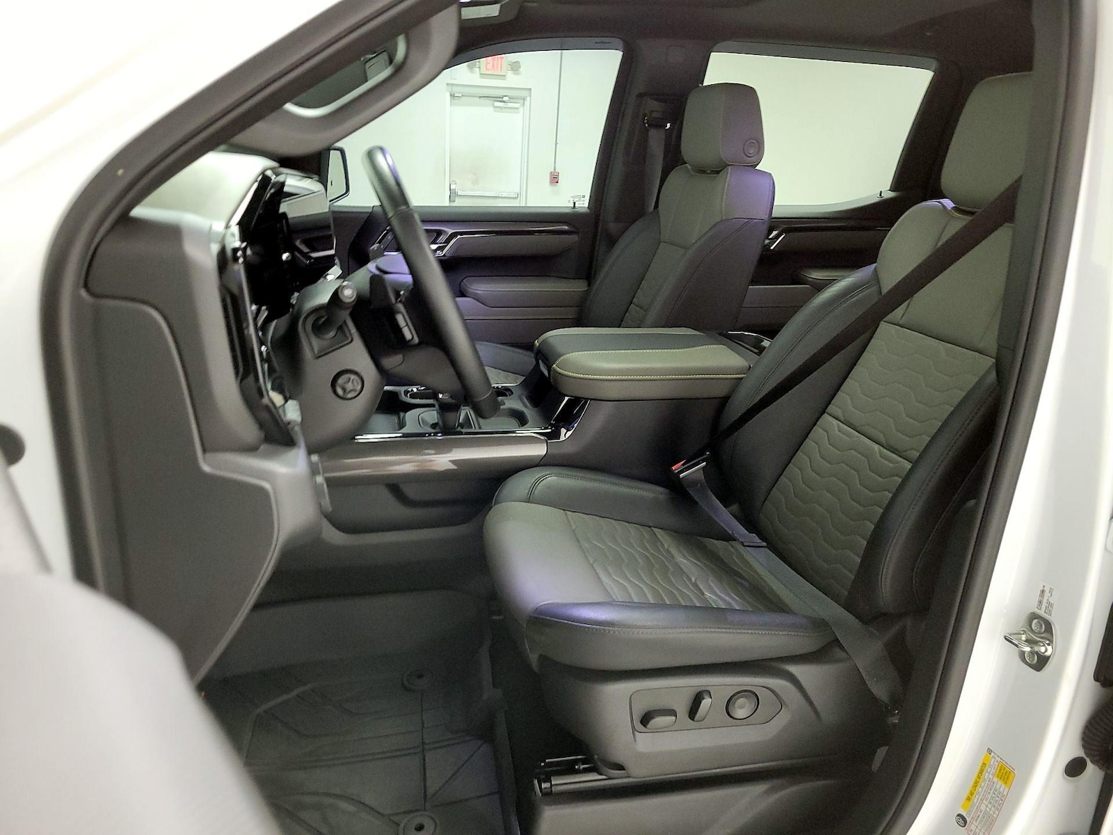 2025 Chevrolet Silverado 1500 ZR2 - Photo 12