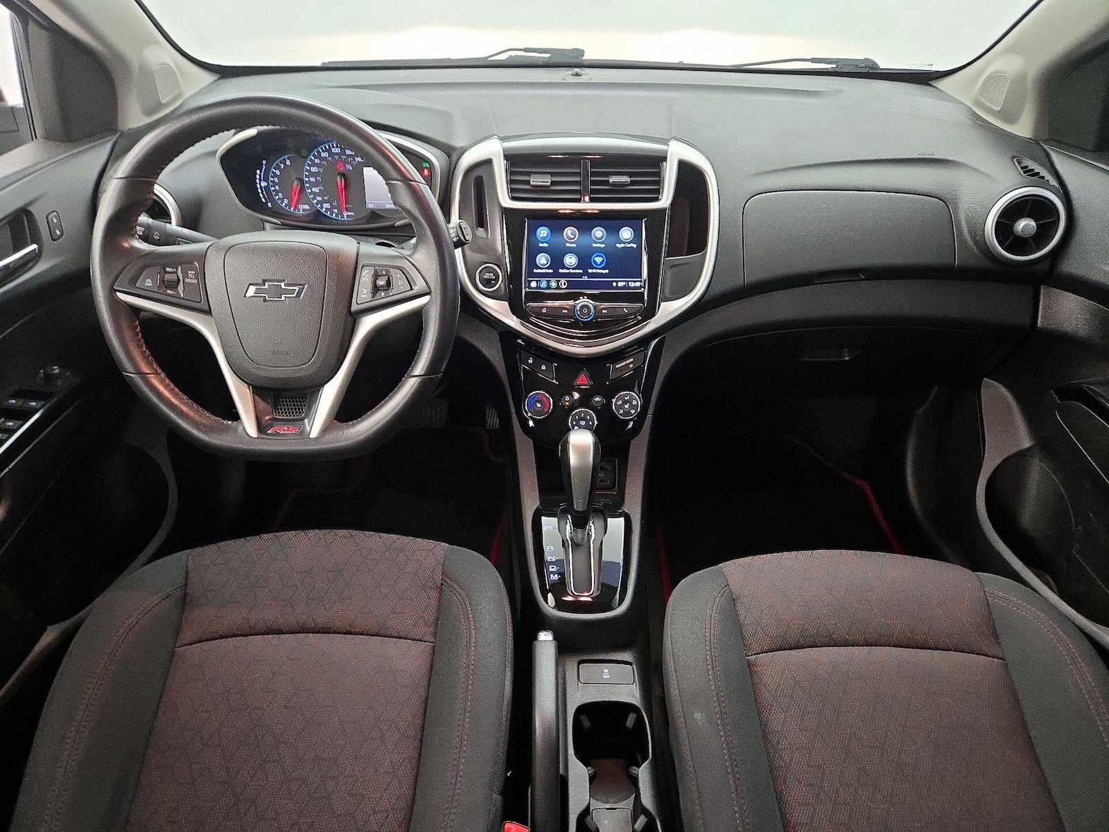 2018 Chevrolet Sonic LT - Photo 10