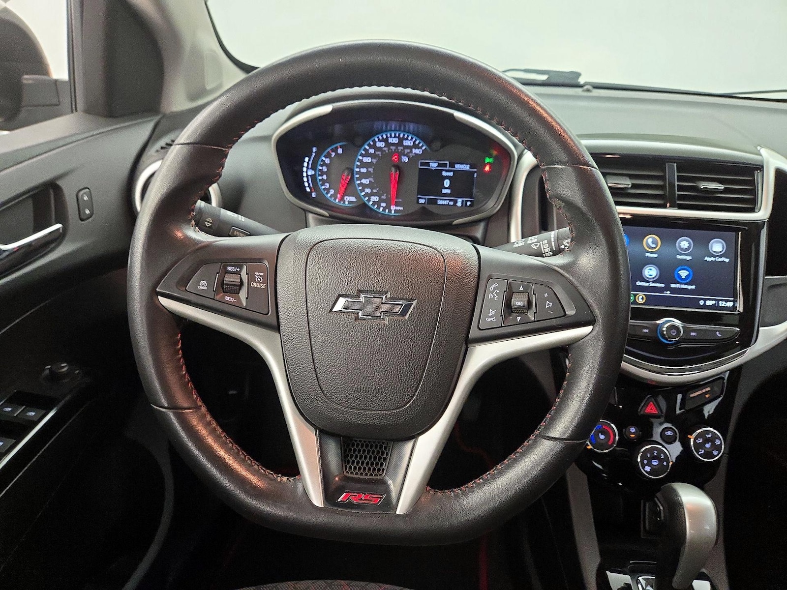 2018 Chevrolet Sonic LT - Photo 11