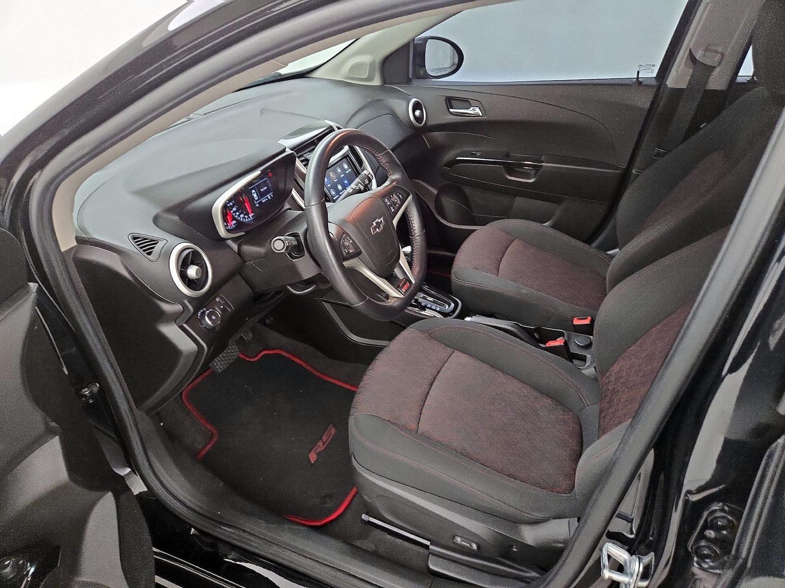 2018 Chevrolet Sonic LT - Photo 12