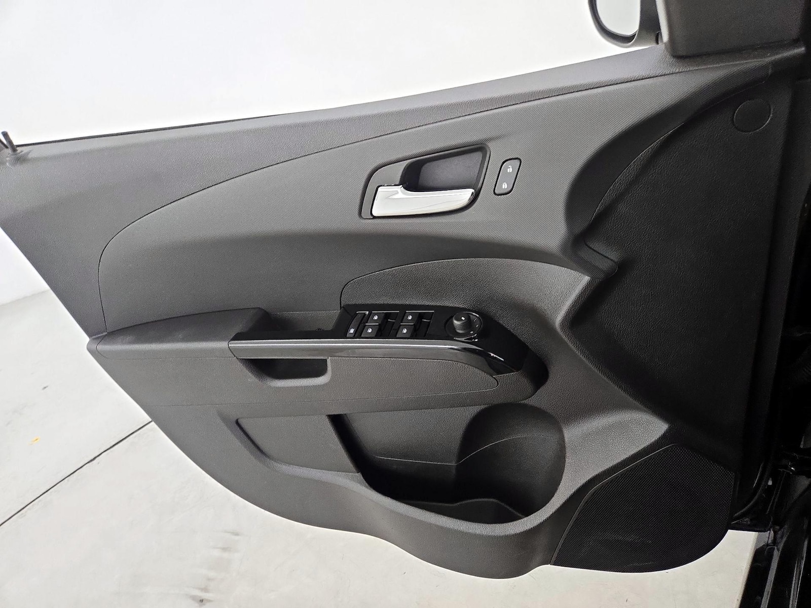 2018 Chevrolet Sonic LT - Photo 13
