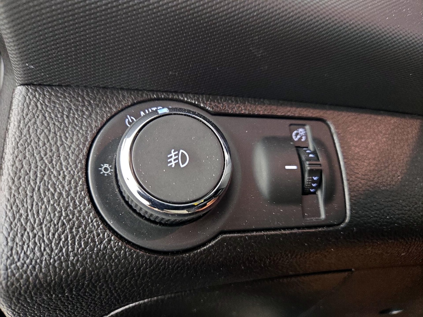 2018 Chevrolet Sonic LT - Photo 14