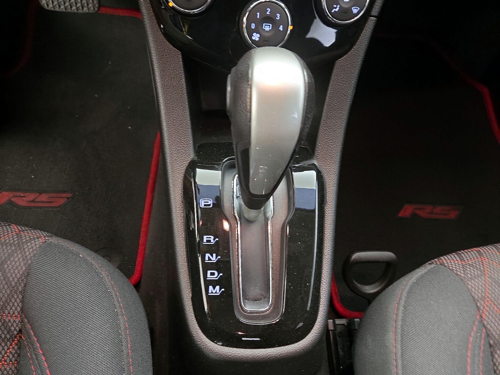 2018 Chevrolet Sonic LT - Photo 18