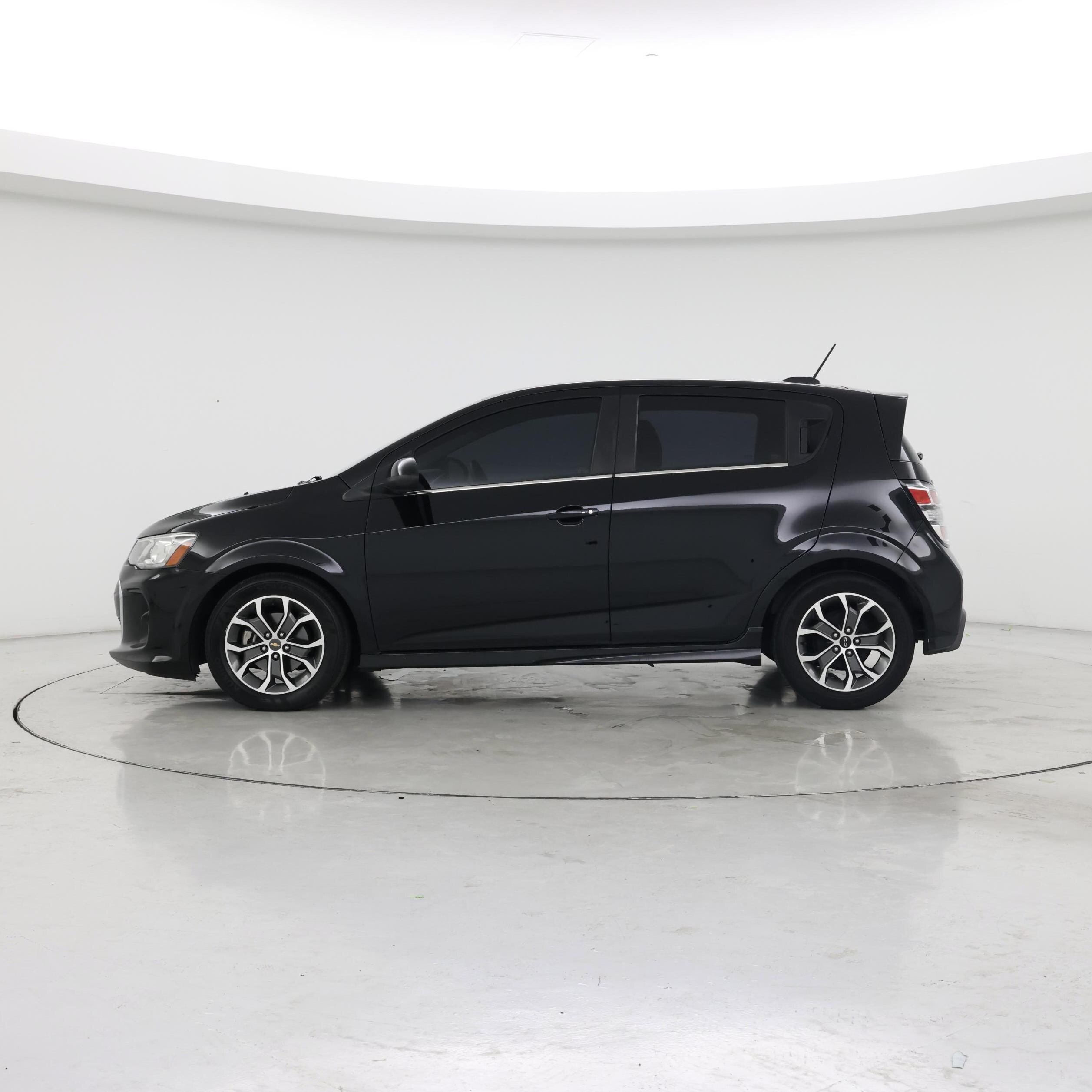 Thumbnail: 2018 Chevrolet Sonic - 3
