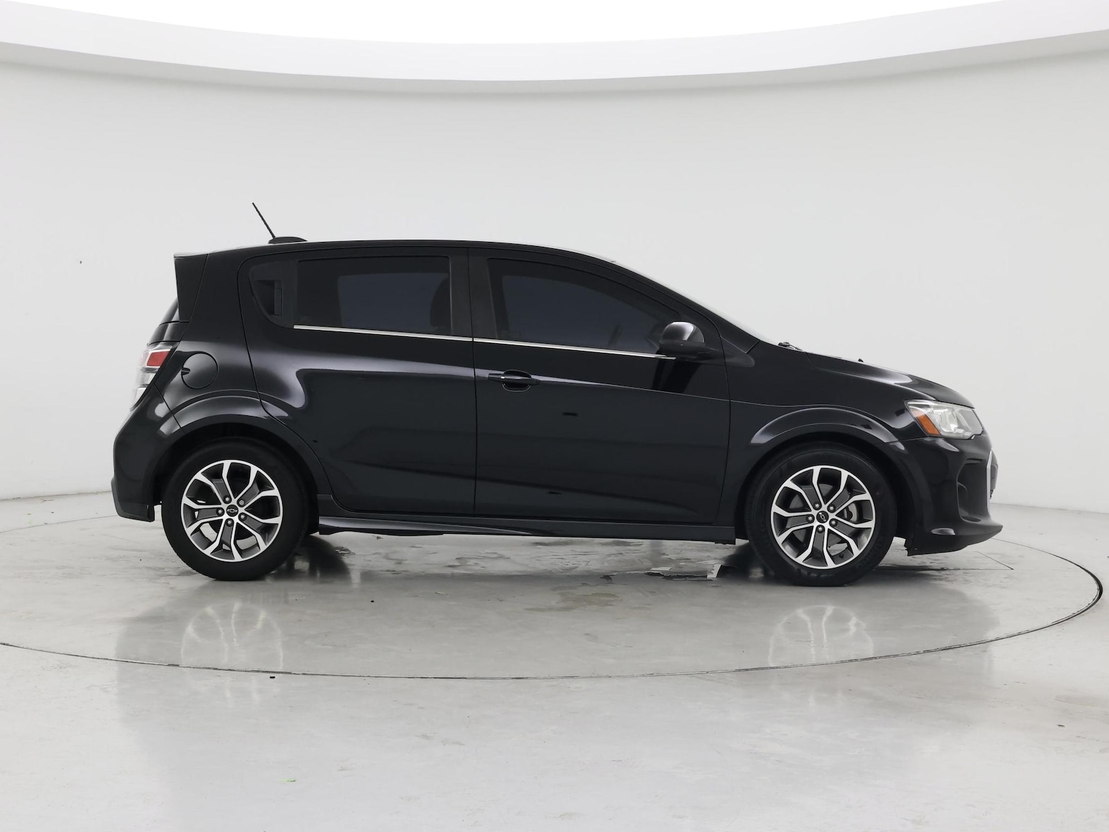 2018 Chevrolet Sonic LT - Photo 8