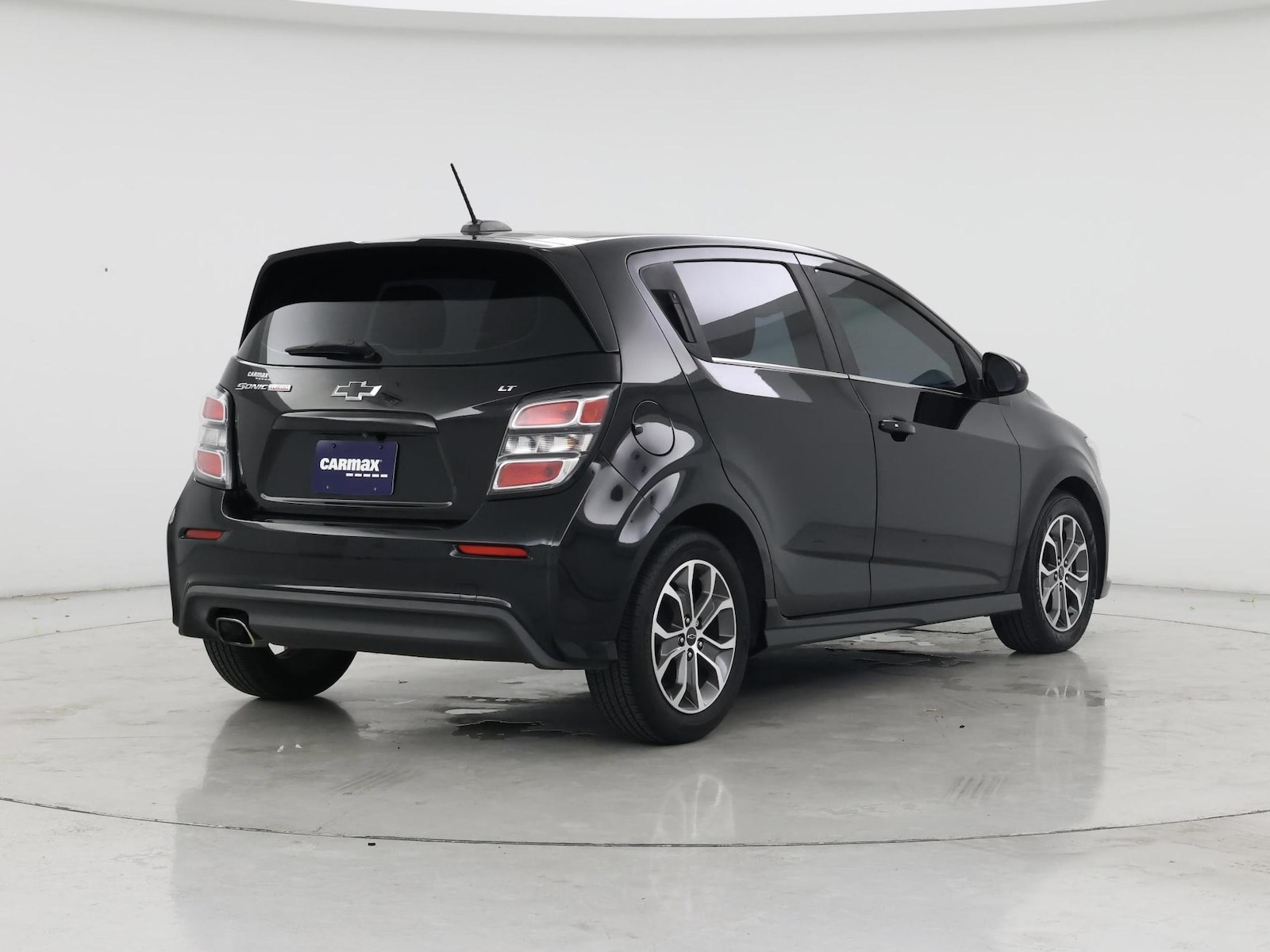 2018 Chevrolet Sonic LT - Photo 9