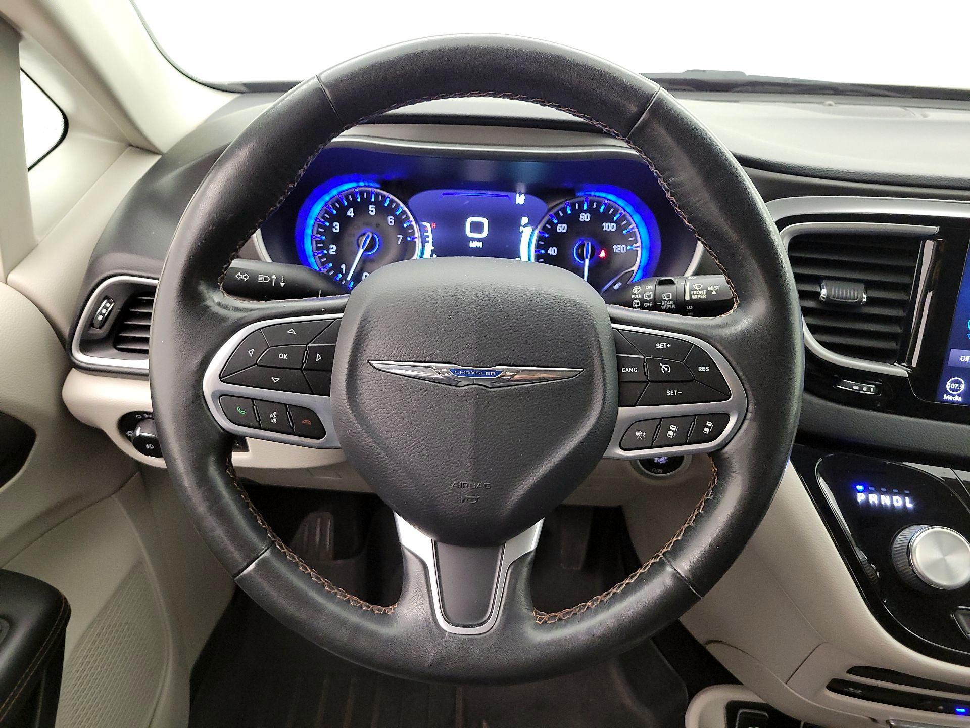 Thumbnail: 2020 Chrysler Pacifica - 10