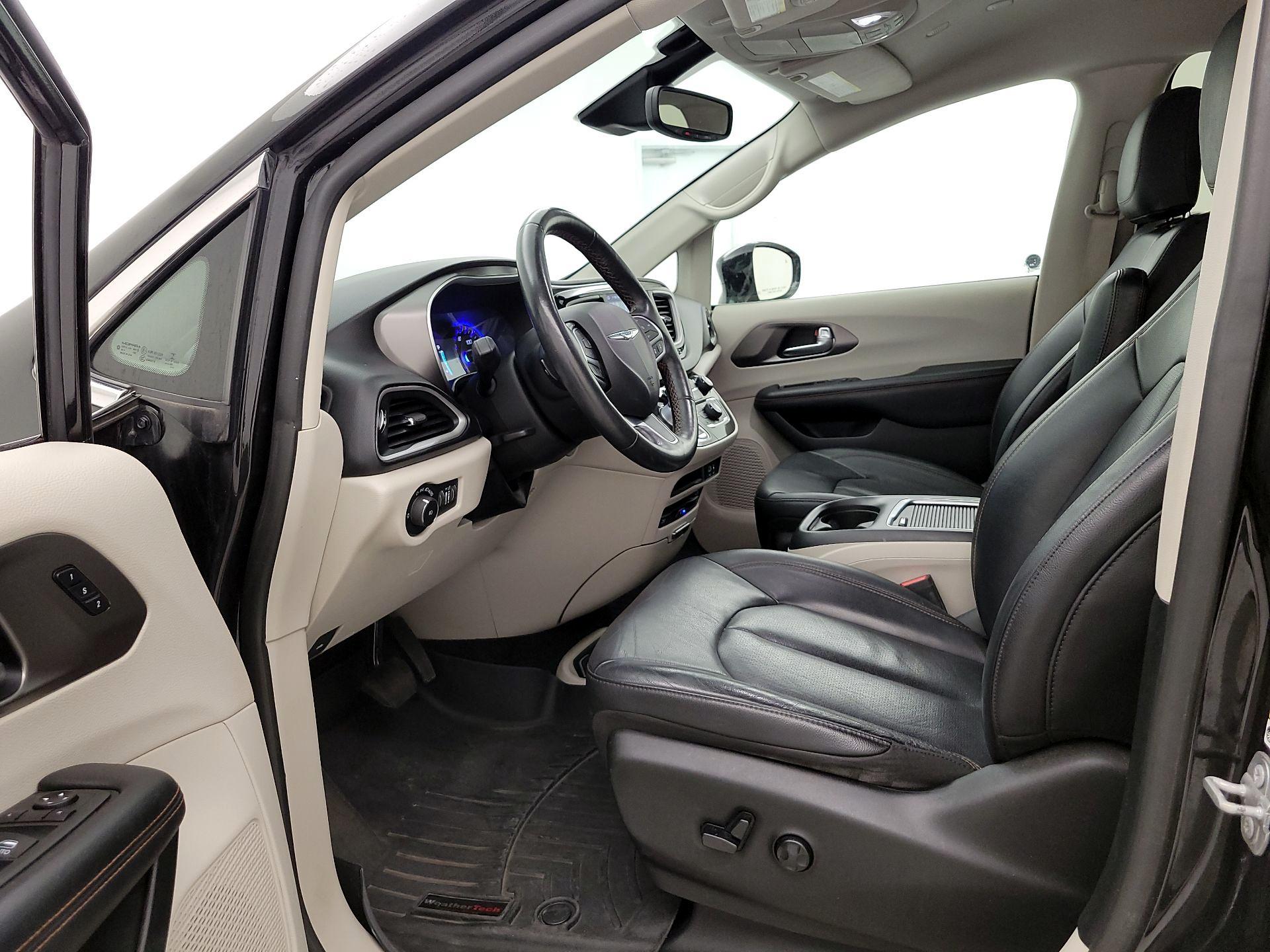 Thumbnail: 2020 Chrysler Pacifica - 11