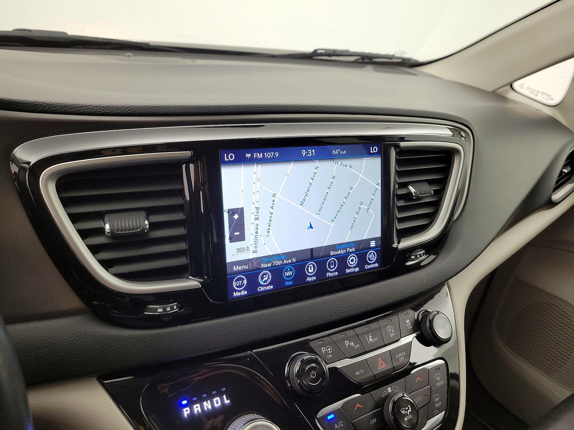 Thumbnail: 2020 Chrysler Pacifica - 14