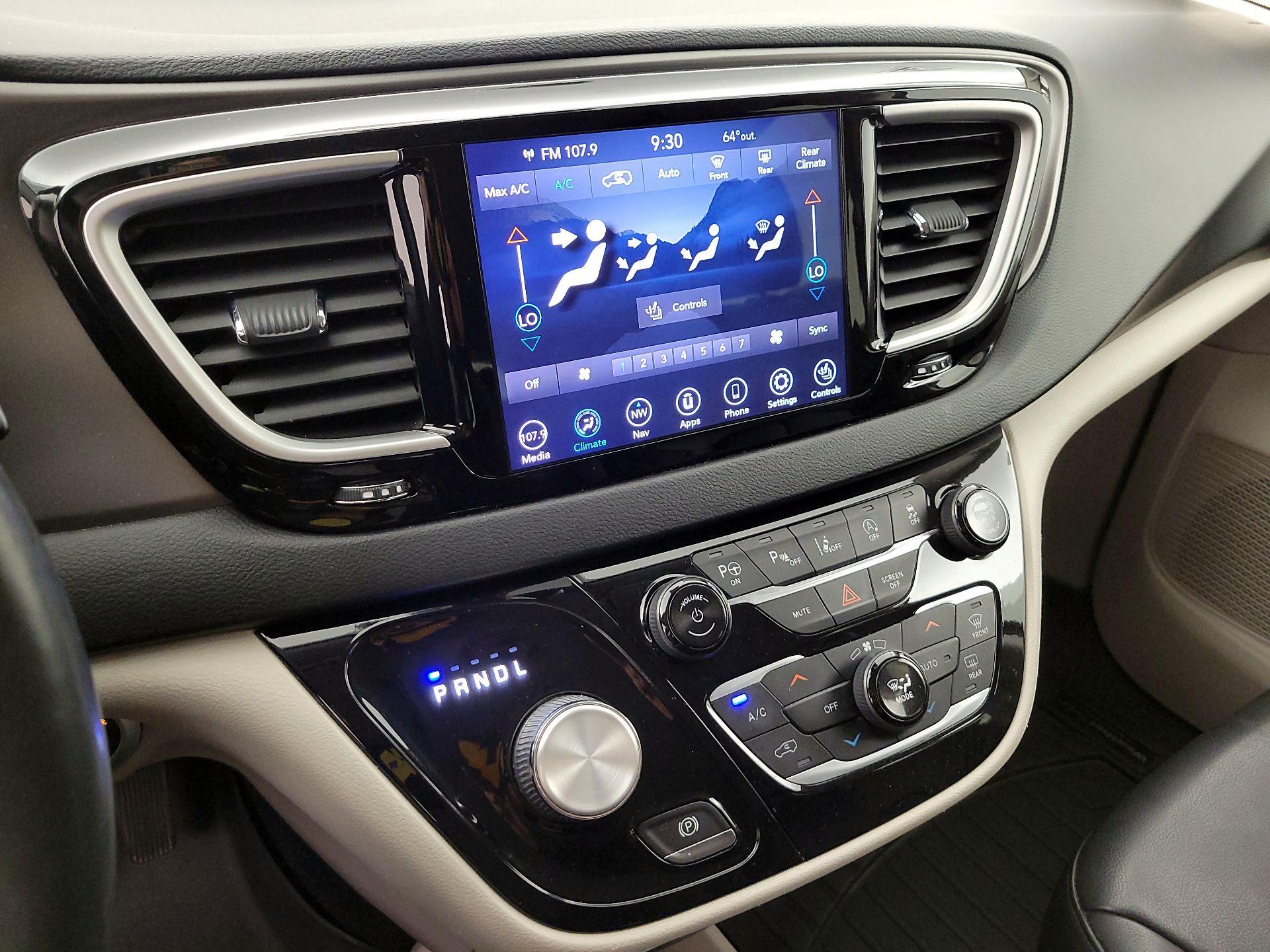 Thumbnail: 2020 Chrysler Pacifica - 17